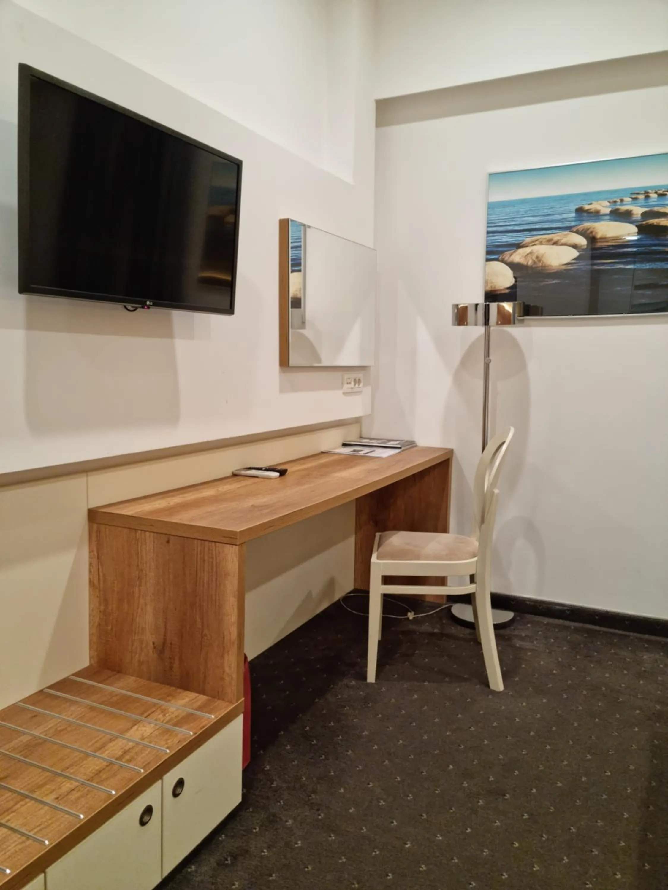 TV and multimedia in Hotel Santiny