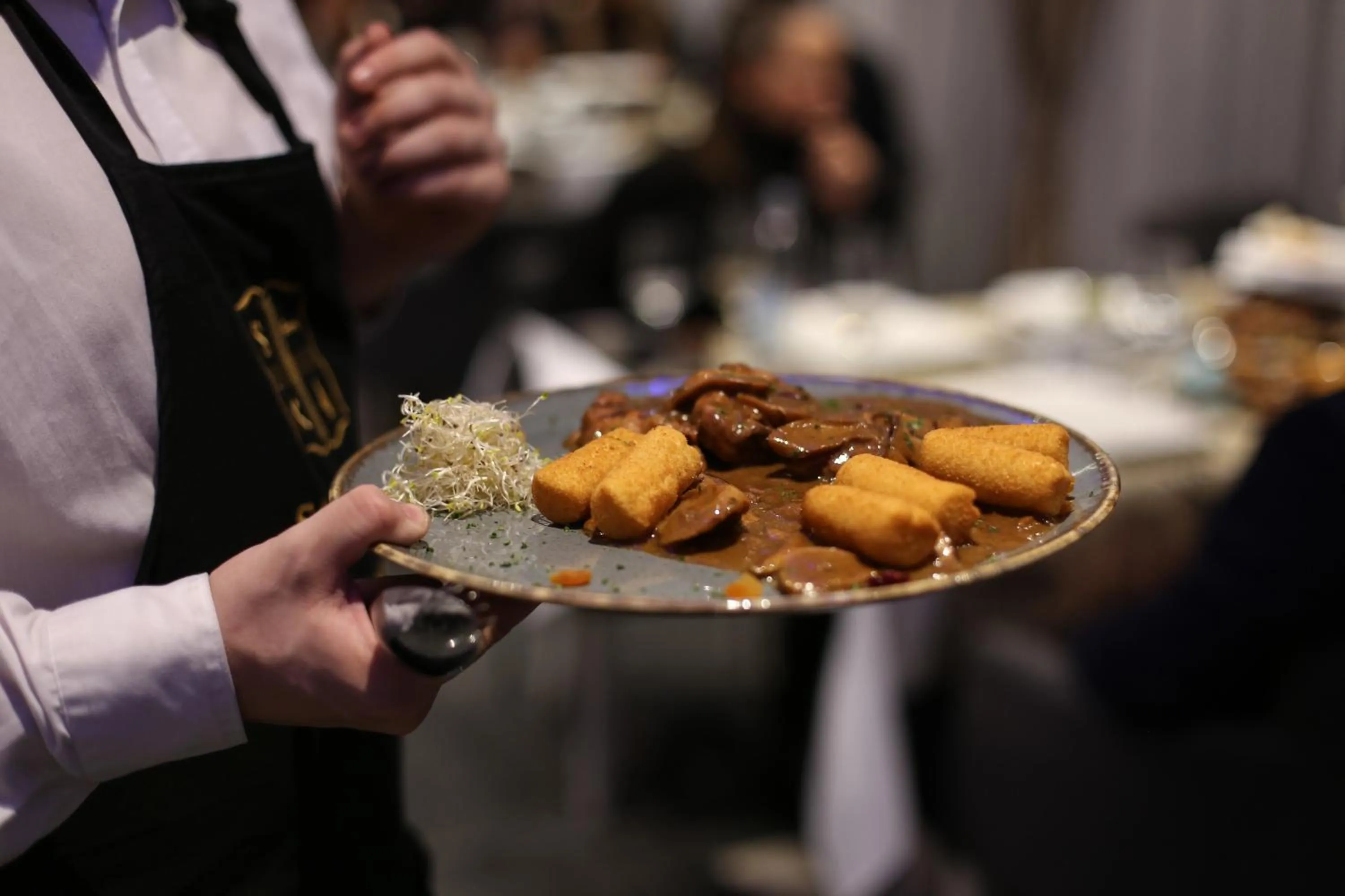 Restaurant/places to eat in Hotel Santiny