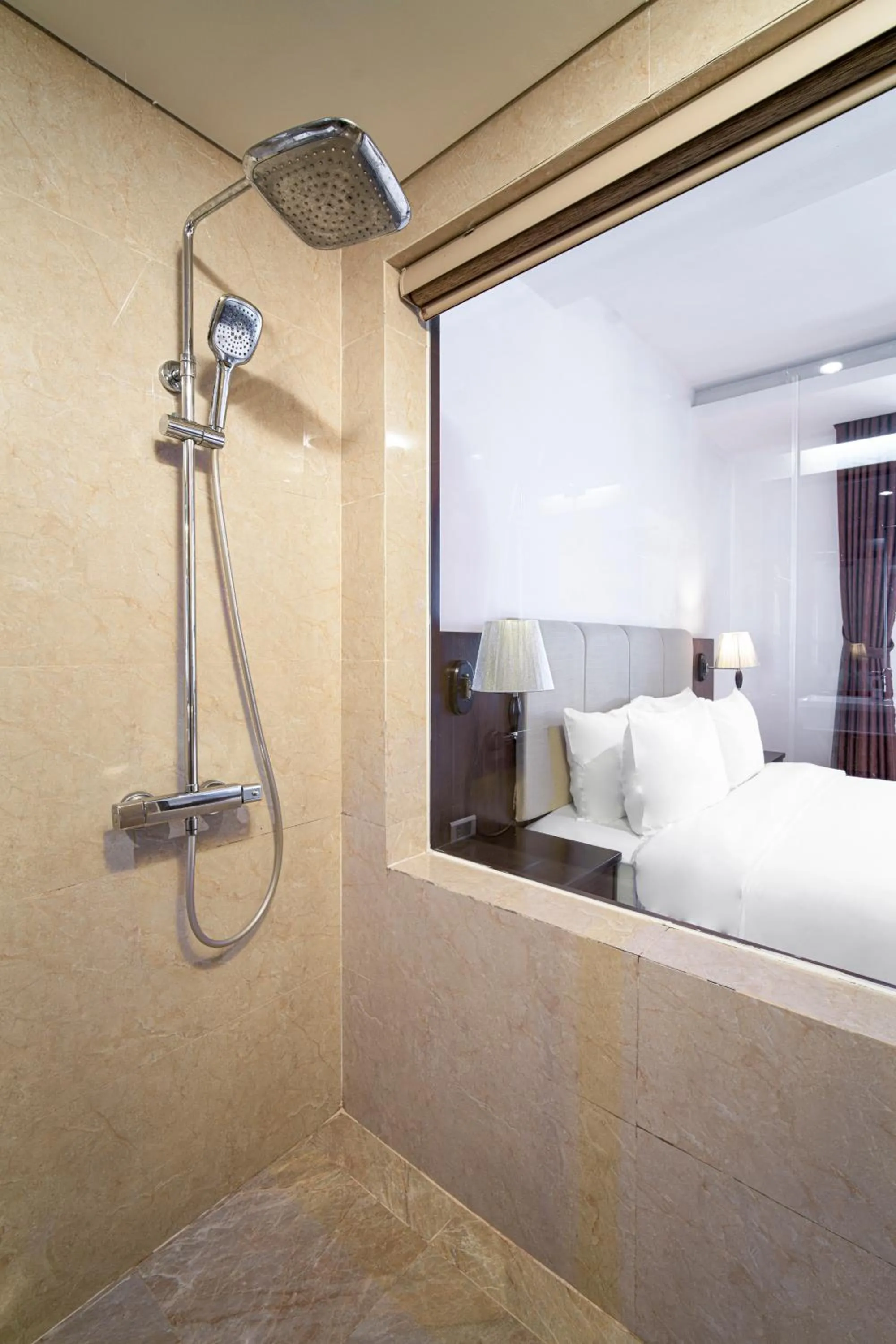 Shower, Bed in Luxtery Hotel