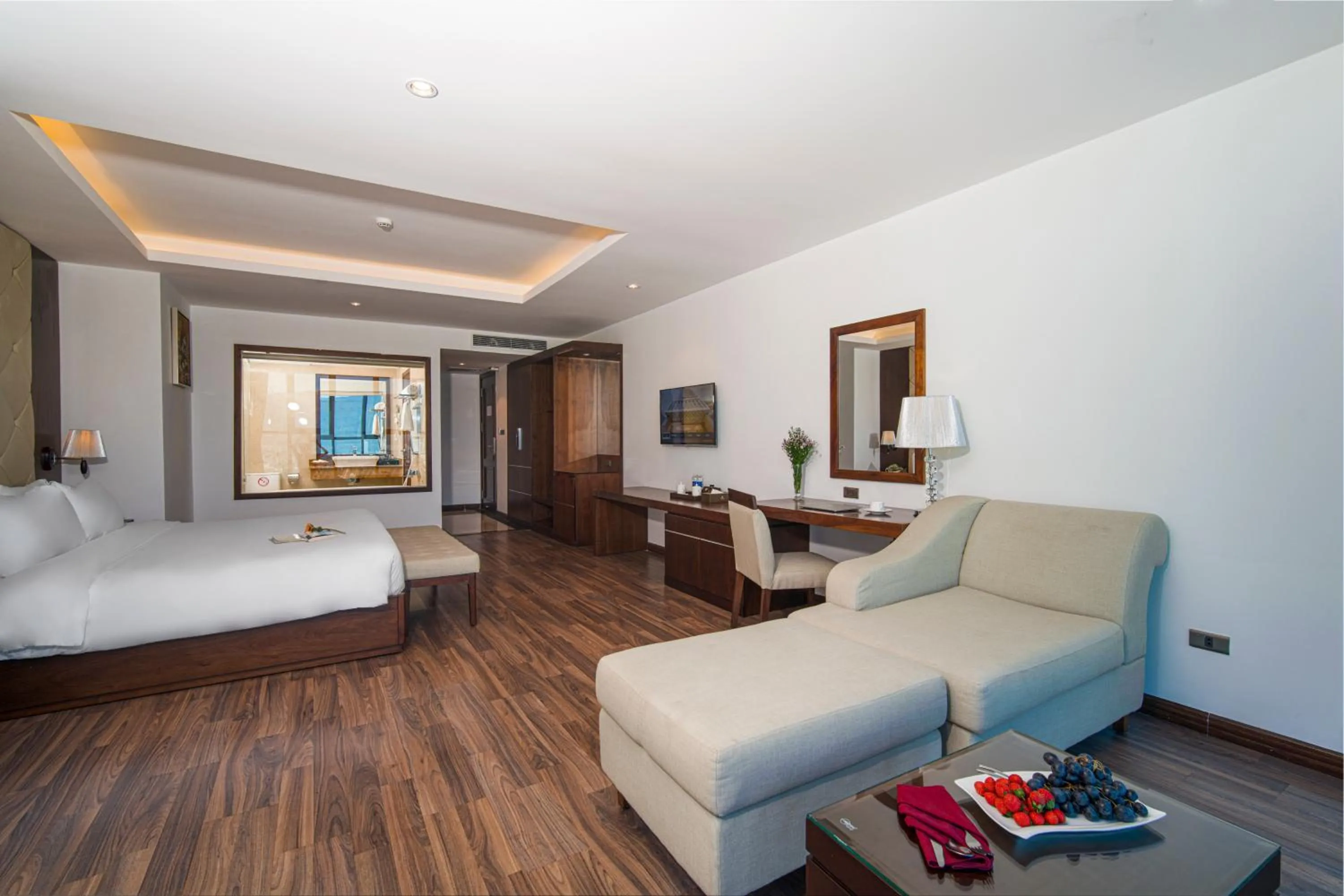 Seating area, Bed in Luxtery Hotel