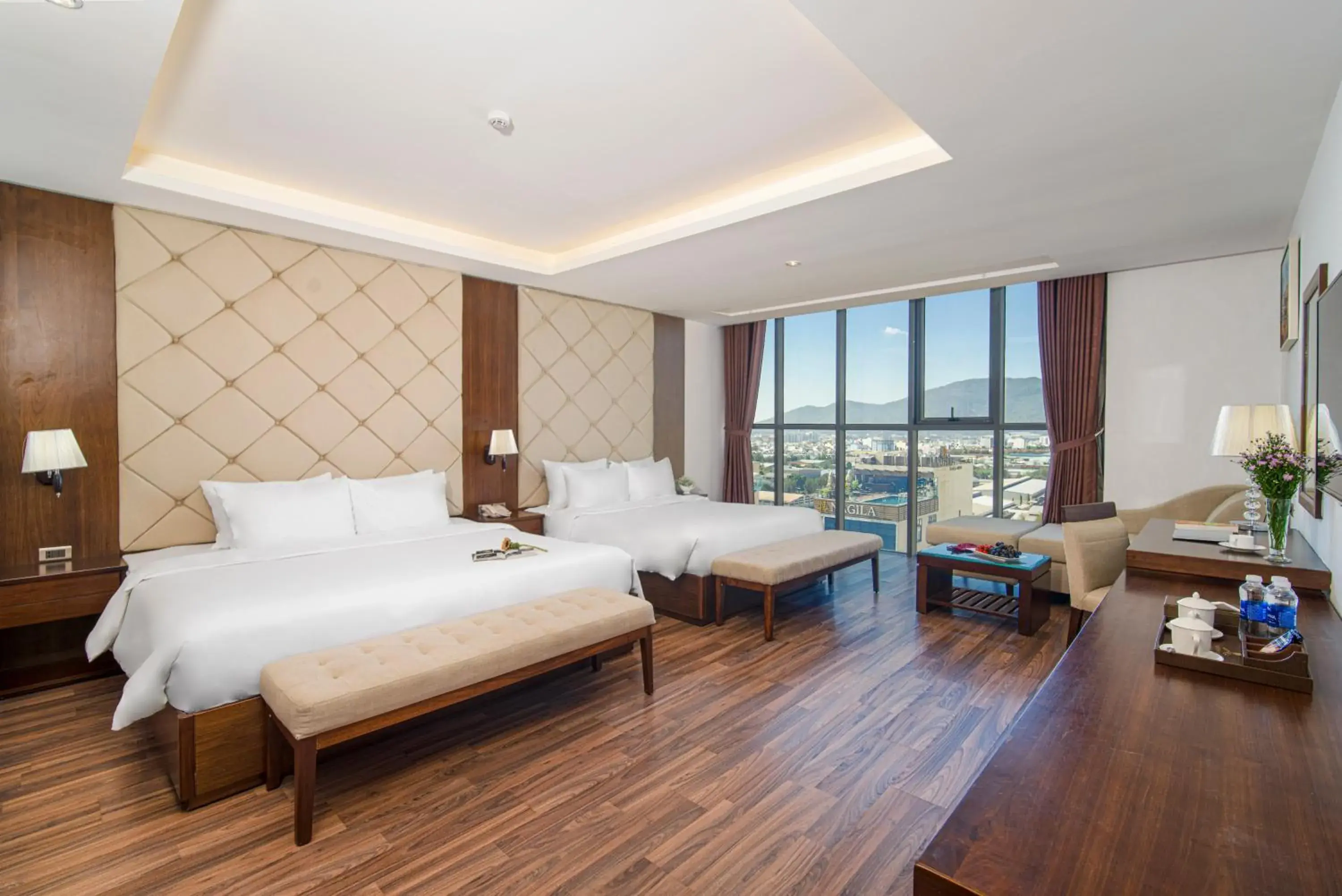 Grand Family with Bathtub in Luxtery Hotel Grand Family with Bathtub in Luxtery Hotel