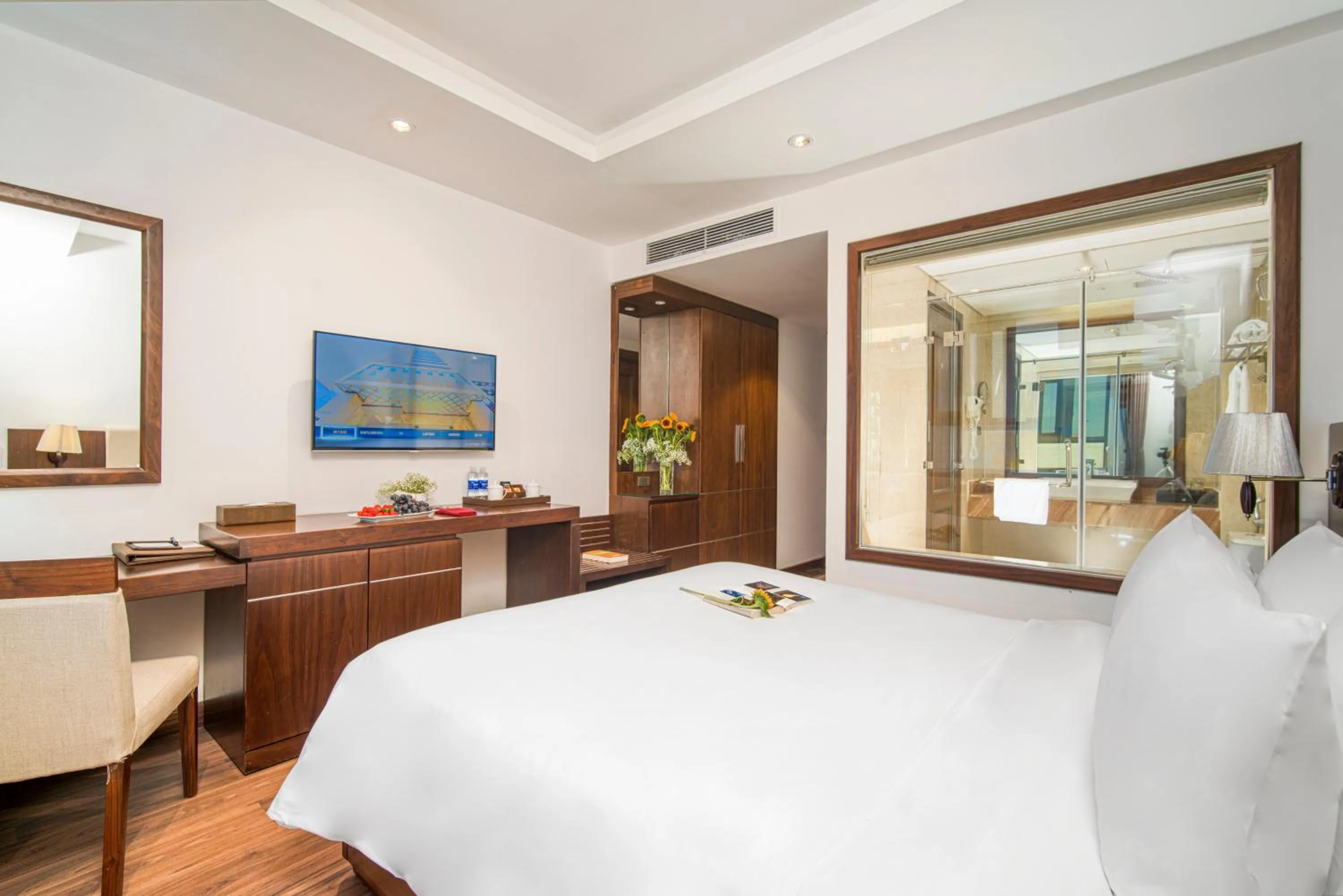 Bedroom, Bed in Luxtery Hotel