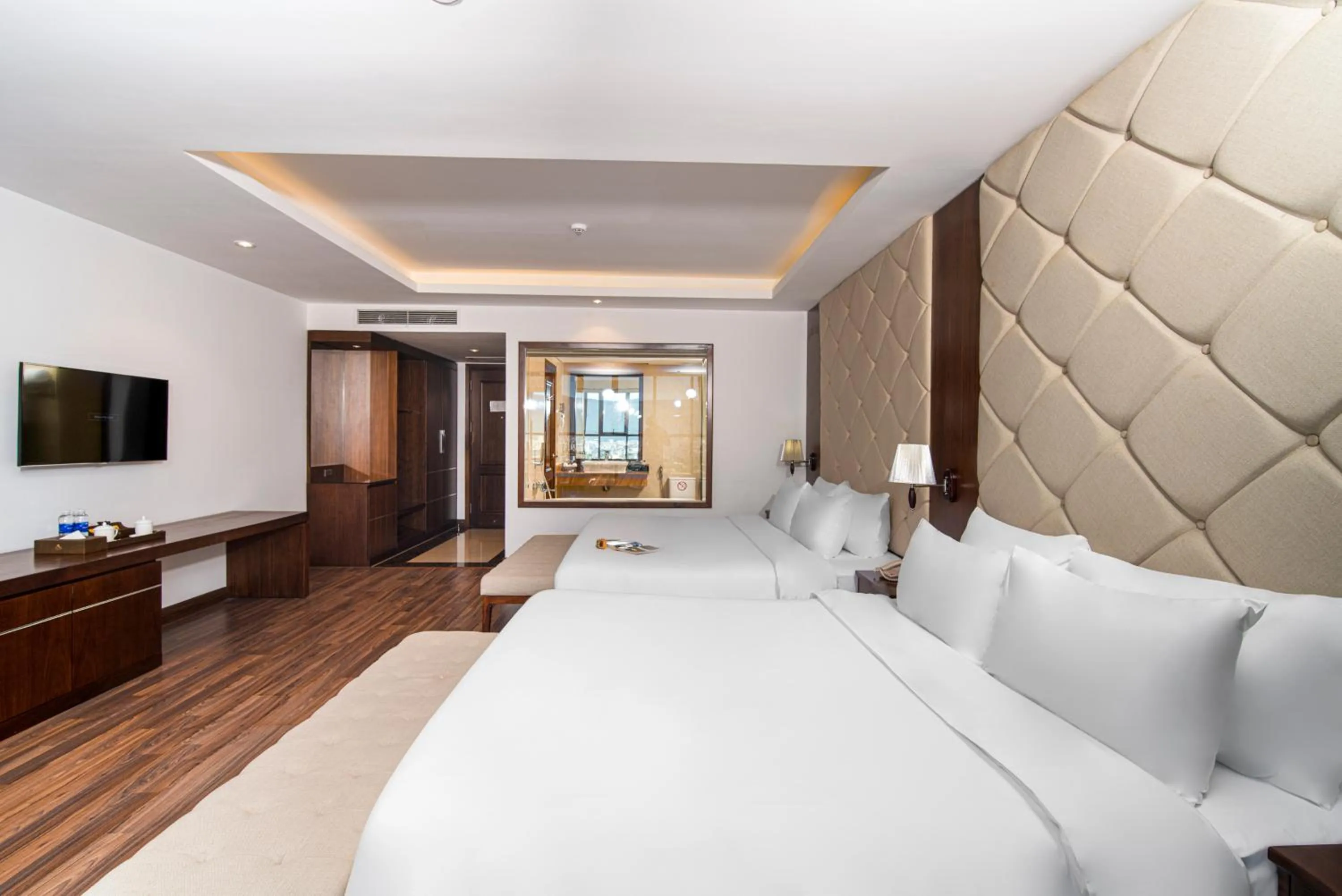 Bedroom, Bed in Luxtery Hotel