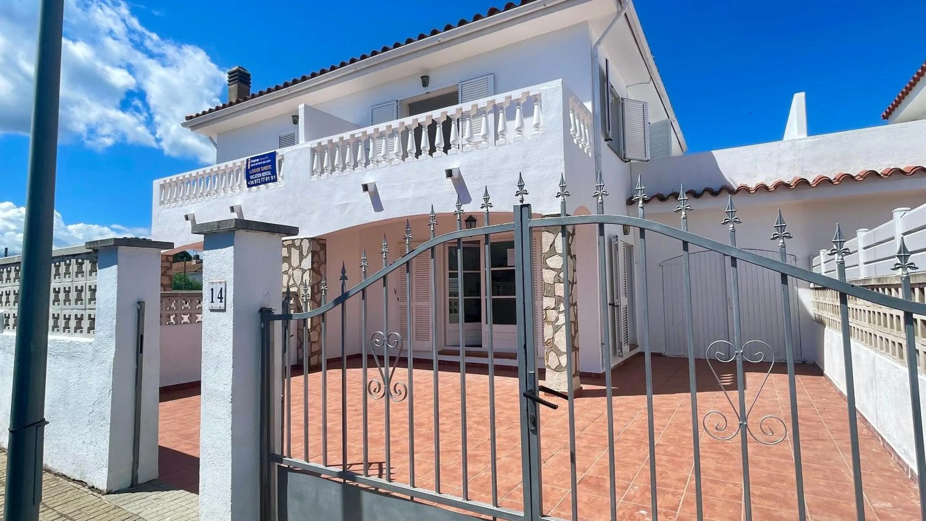 Property building in La Vinya 14