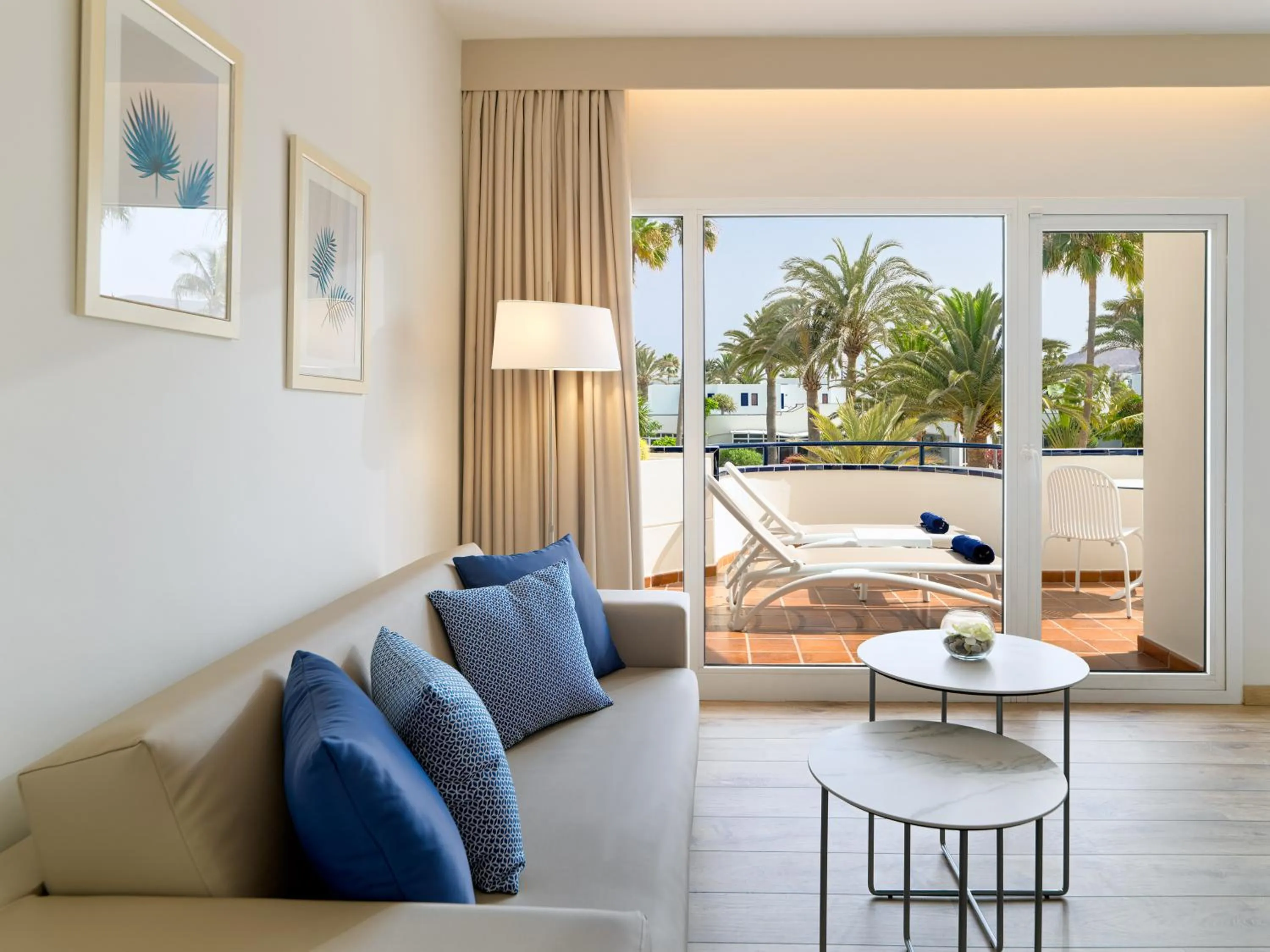 Living room in H10 Ocean Dunas - Adults Only