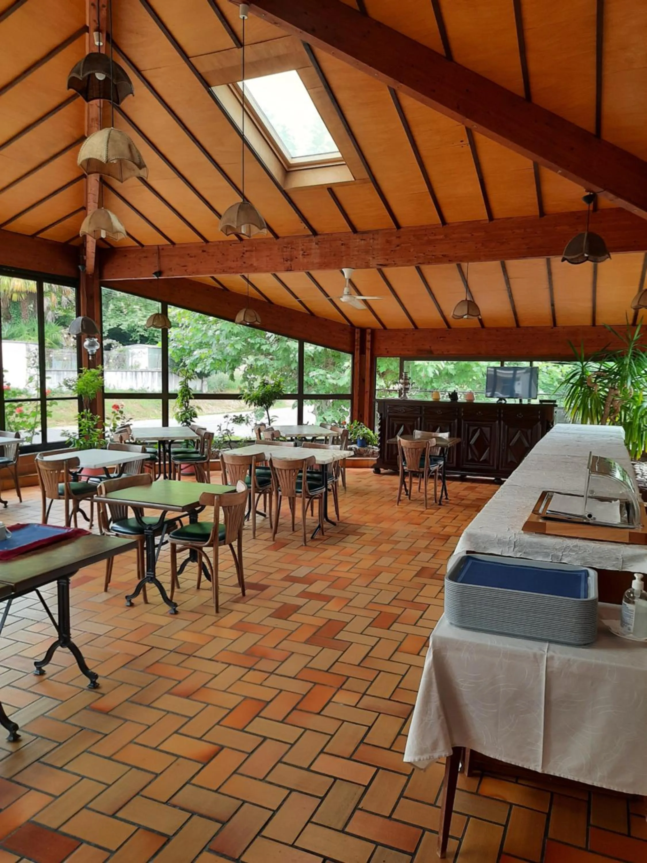 Buffet breakfast in Hostellerie de La Roseraie