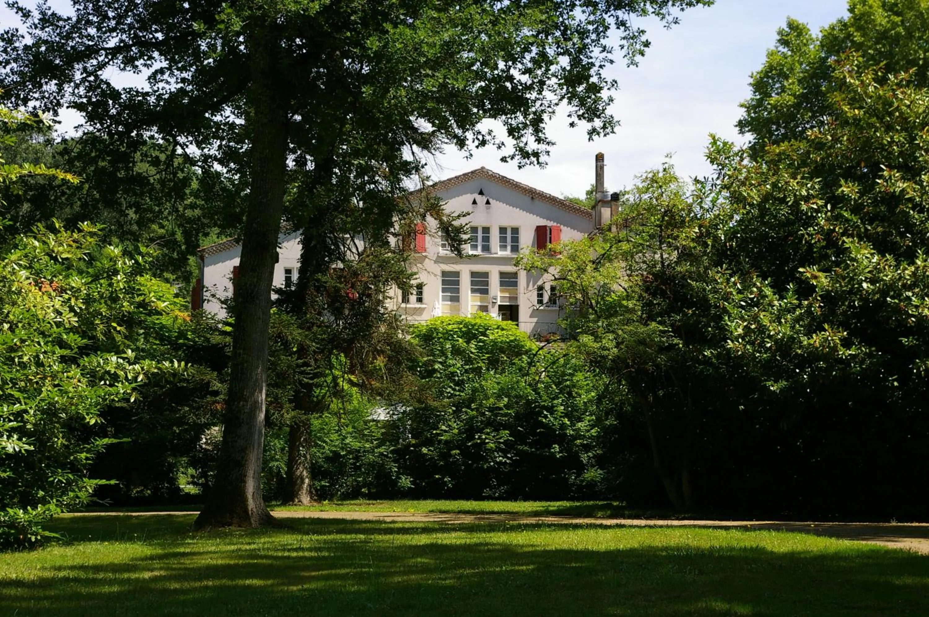 Garden view in Hostellerie de La Roseraie