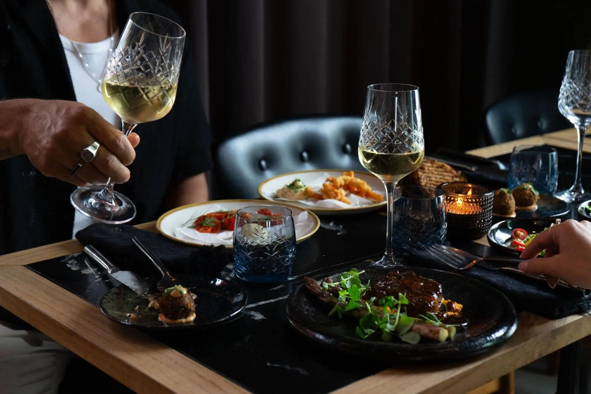 Restaurant/places to eat in Manon Les Suites Guldsmeden