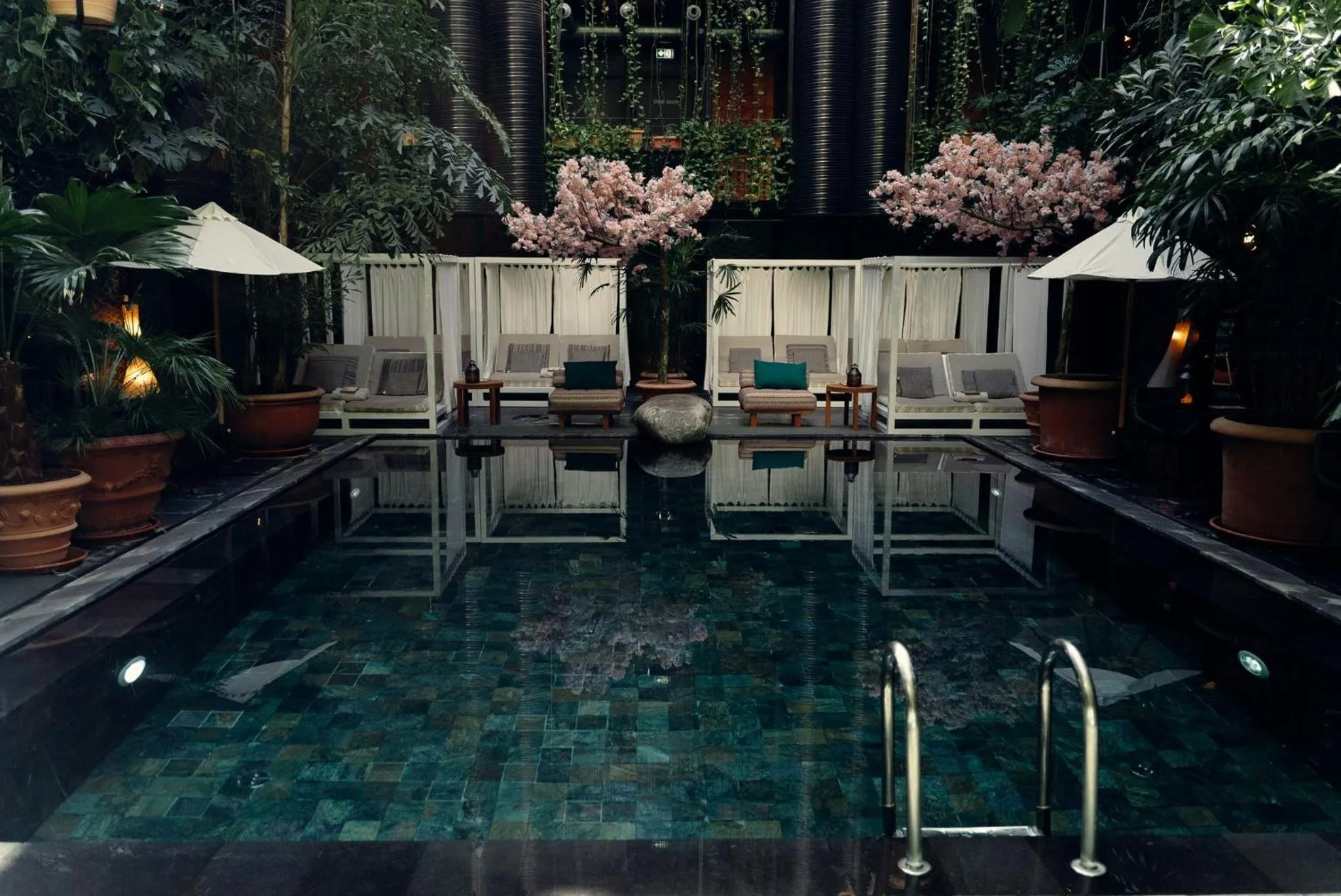 Swimming pool in Manon Les Suites Guldsmeden