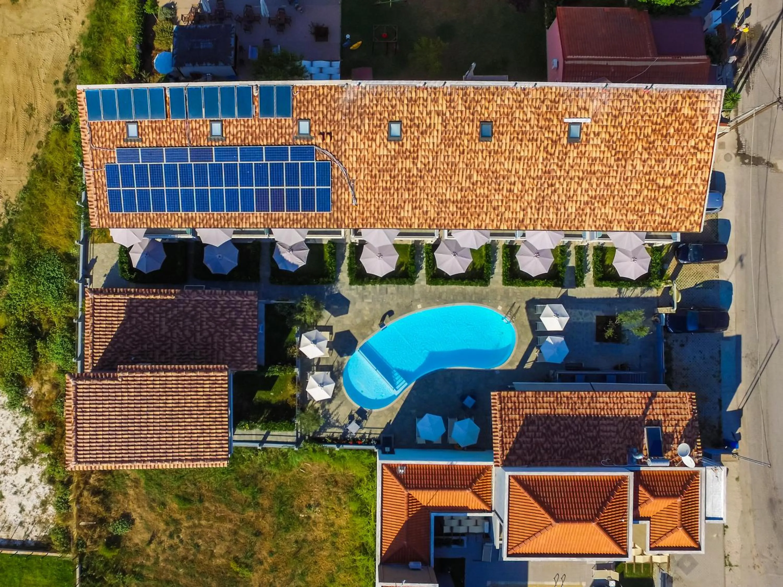 Theros Villas & Suites