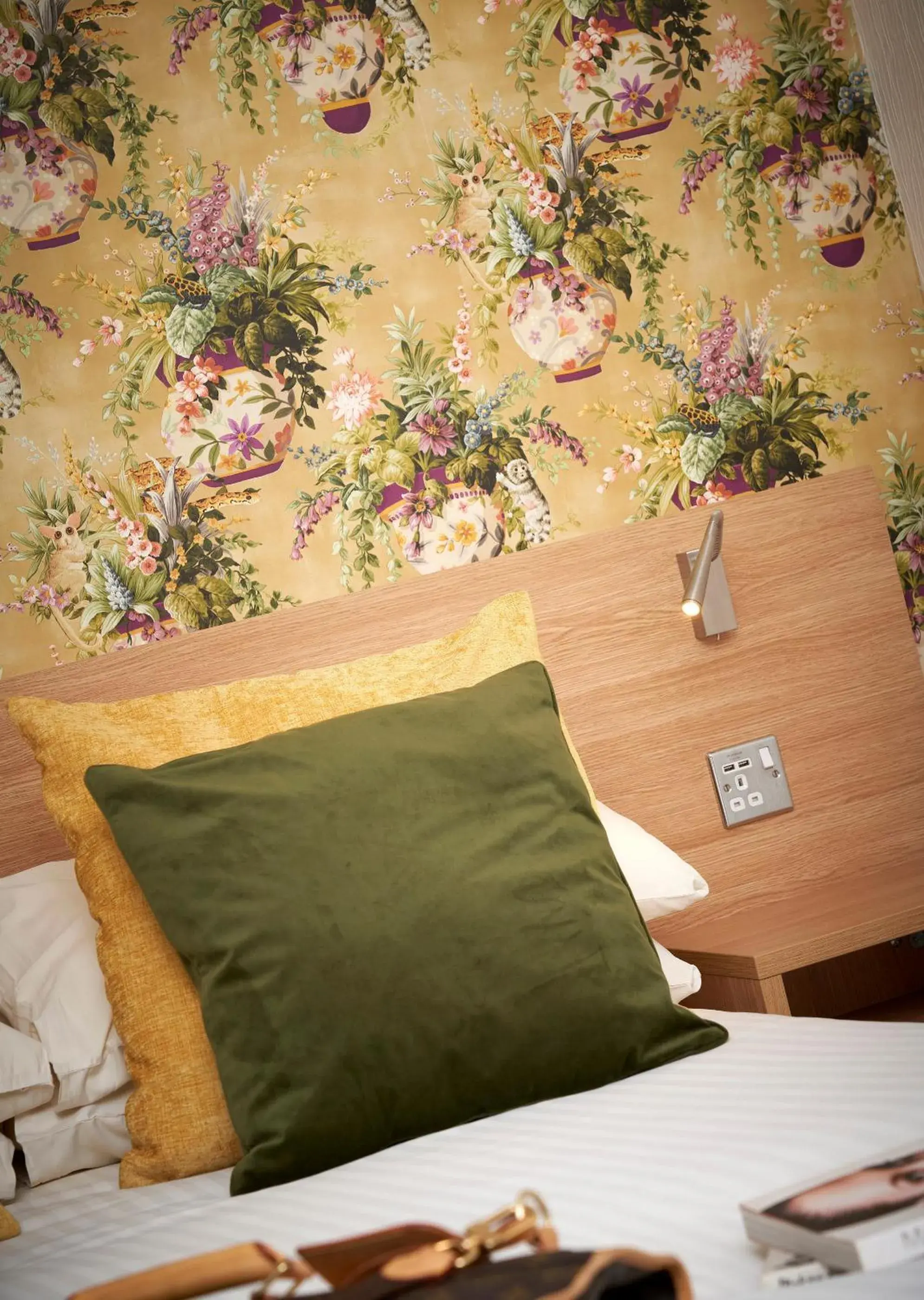 Family Room (2 Adults + 2 Children) in Kingston Theatre Hotel Family Room (2 Adults + 2 Children) in Kingston Theatre Hotel