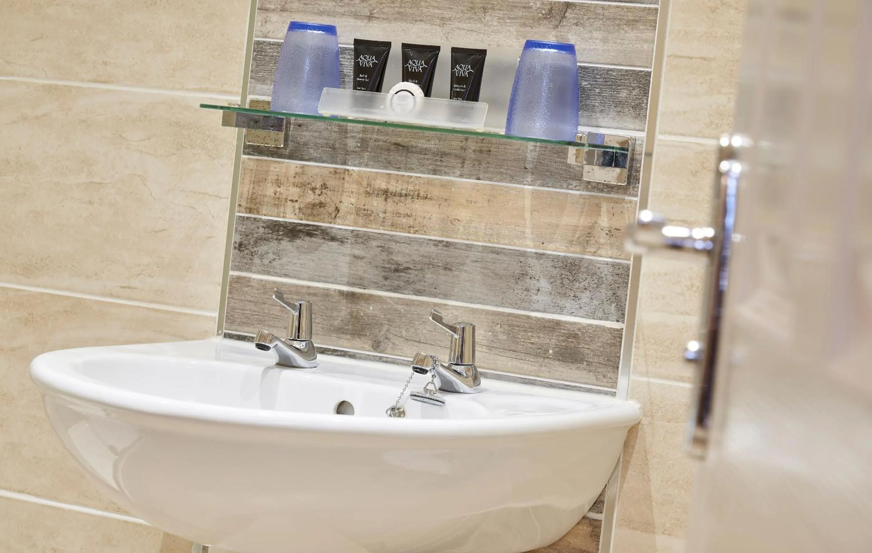 Bathroom in Kingston Theatre Hotel