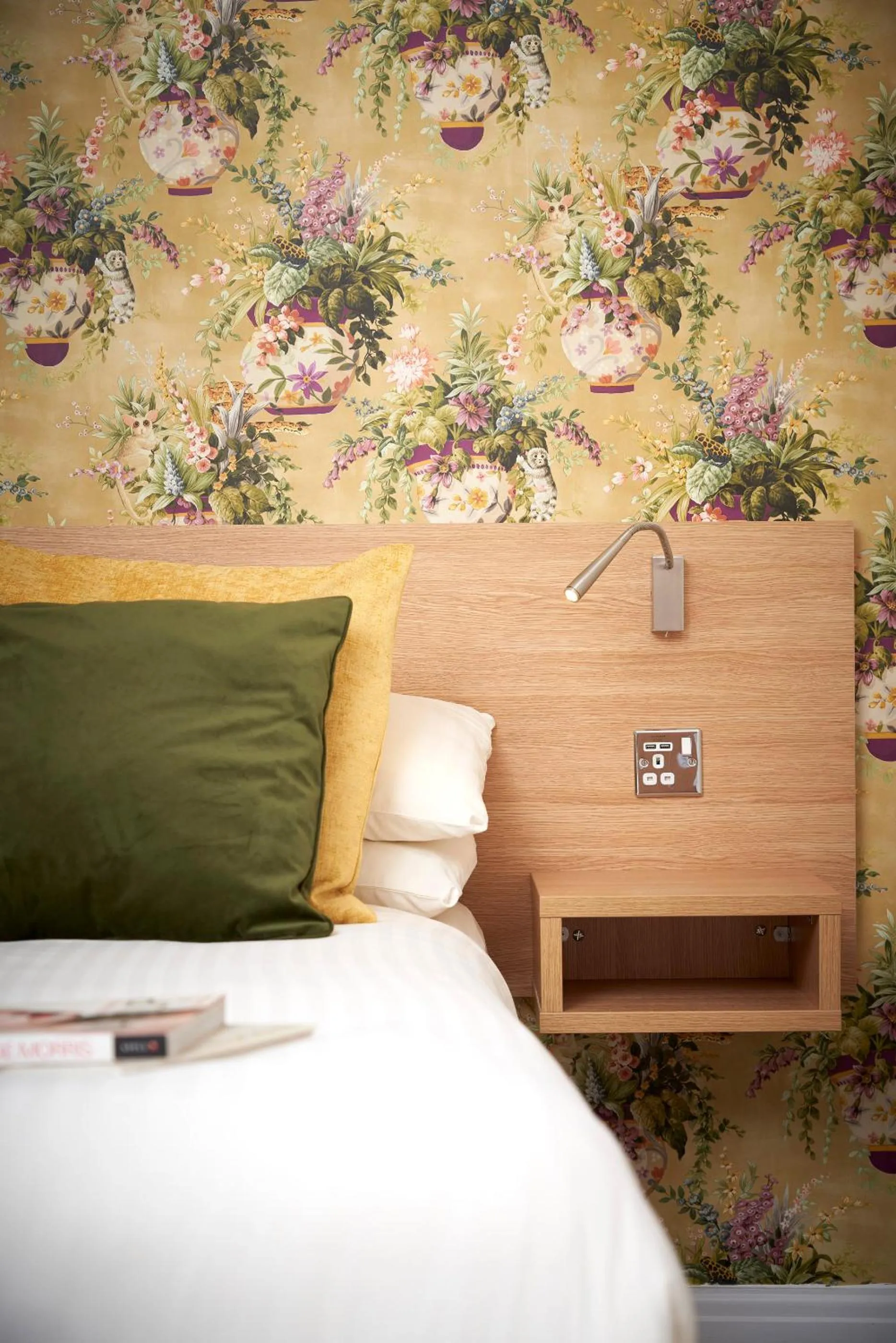 Property building, Bed in Kingston Theatre Hotel