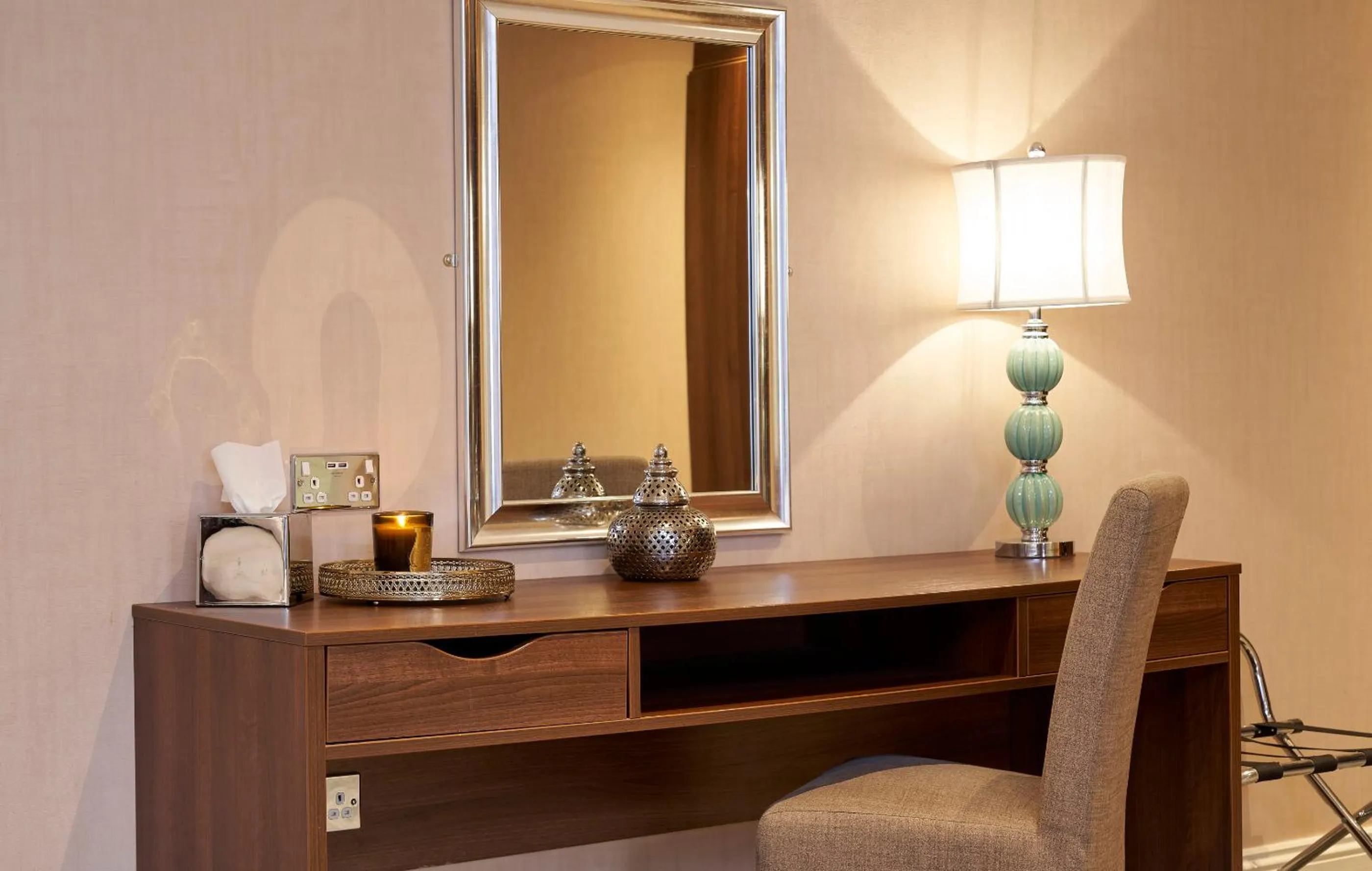 Property building in Kingston Theatre Hotel