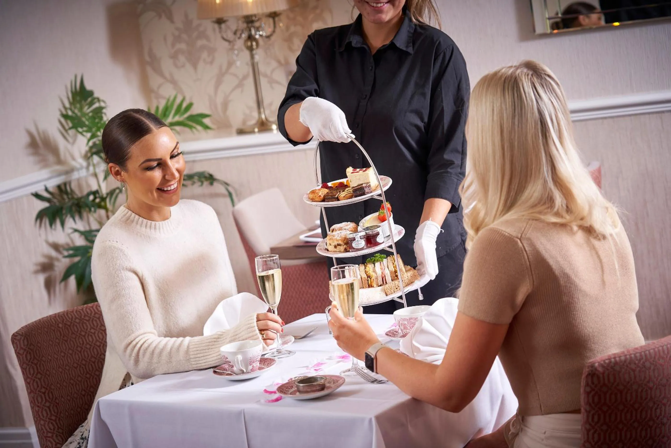 Restaurant/places to eat in Kingston Theatre Hotel