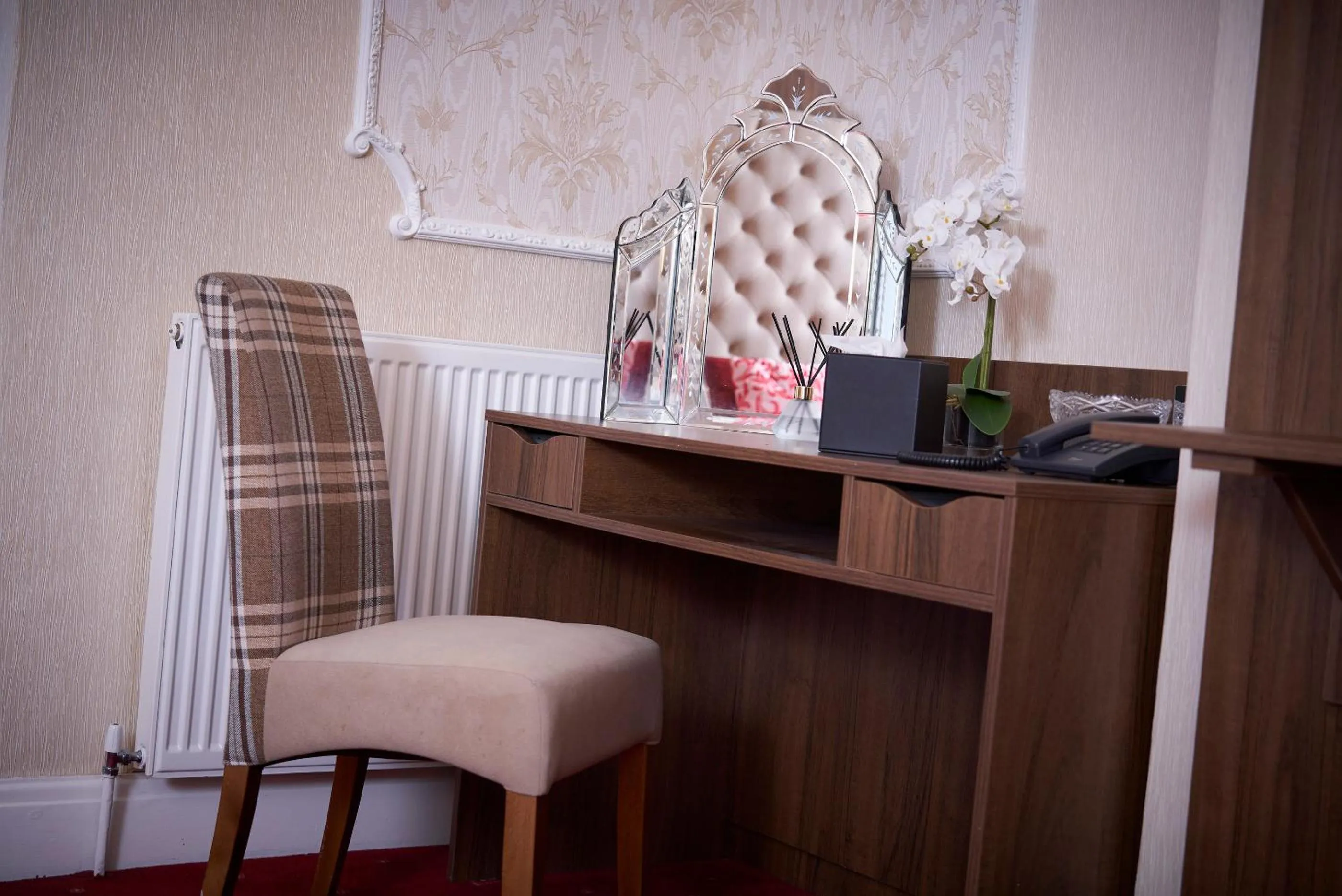 Property building in Kingston Theatre Hotel