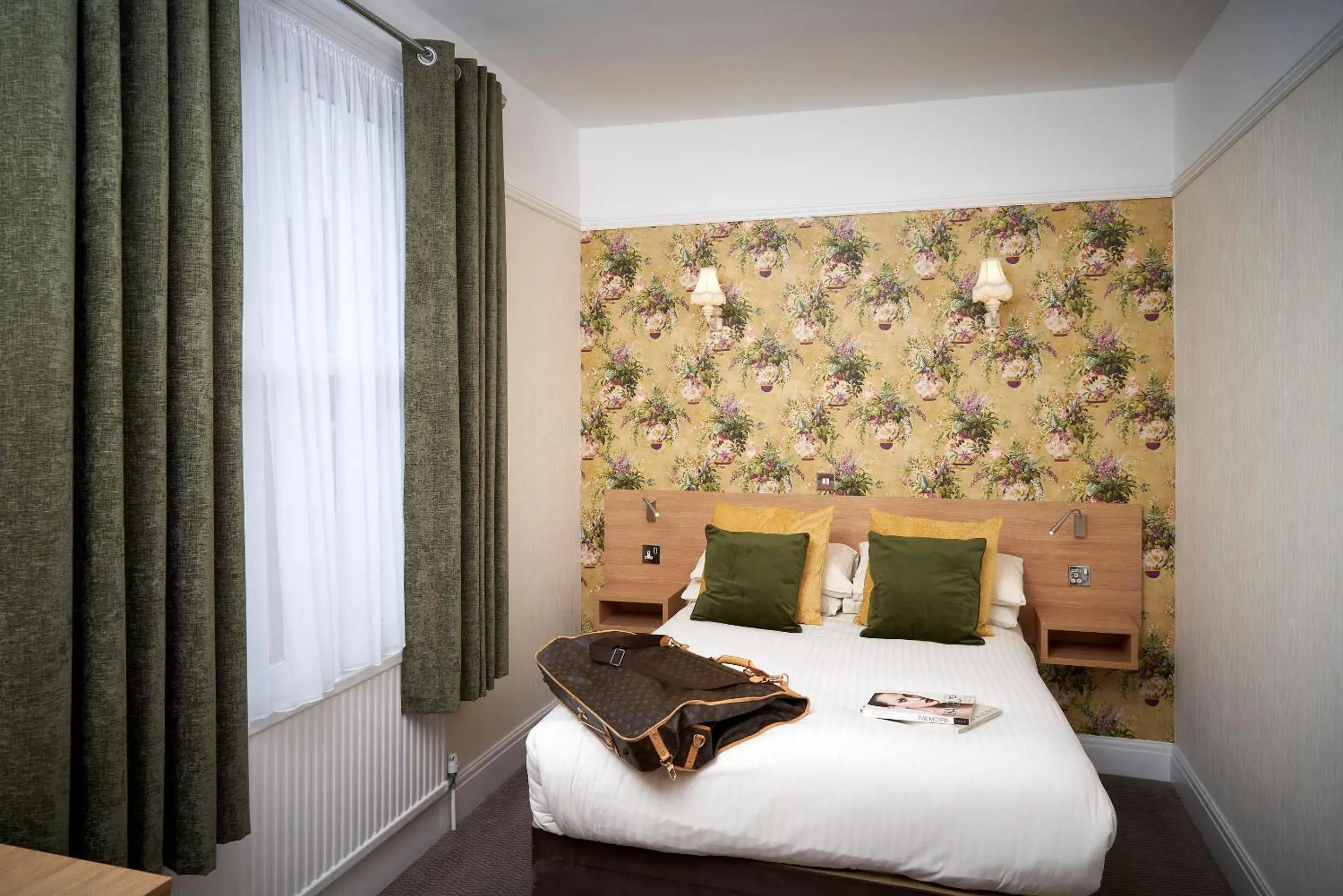 Double Room in Kingston Theatre Hotel Double Room in Kingston Theatre Hotel