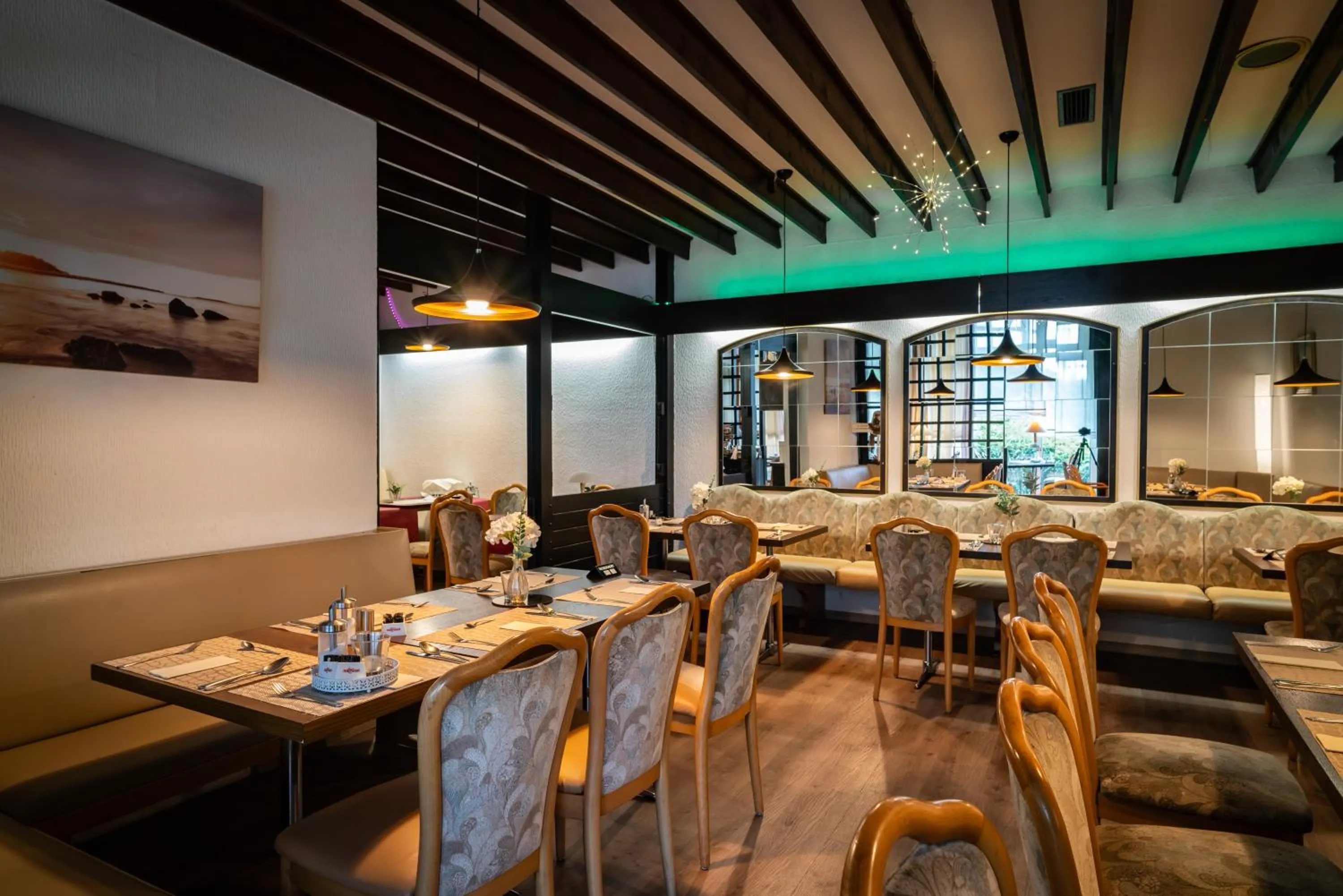 Restaurant/places to eat in Hotel Martina