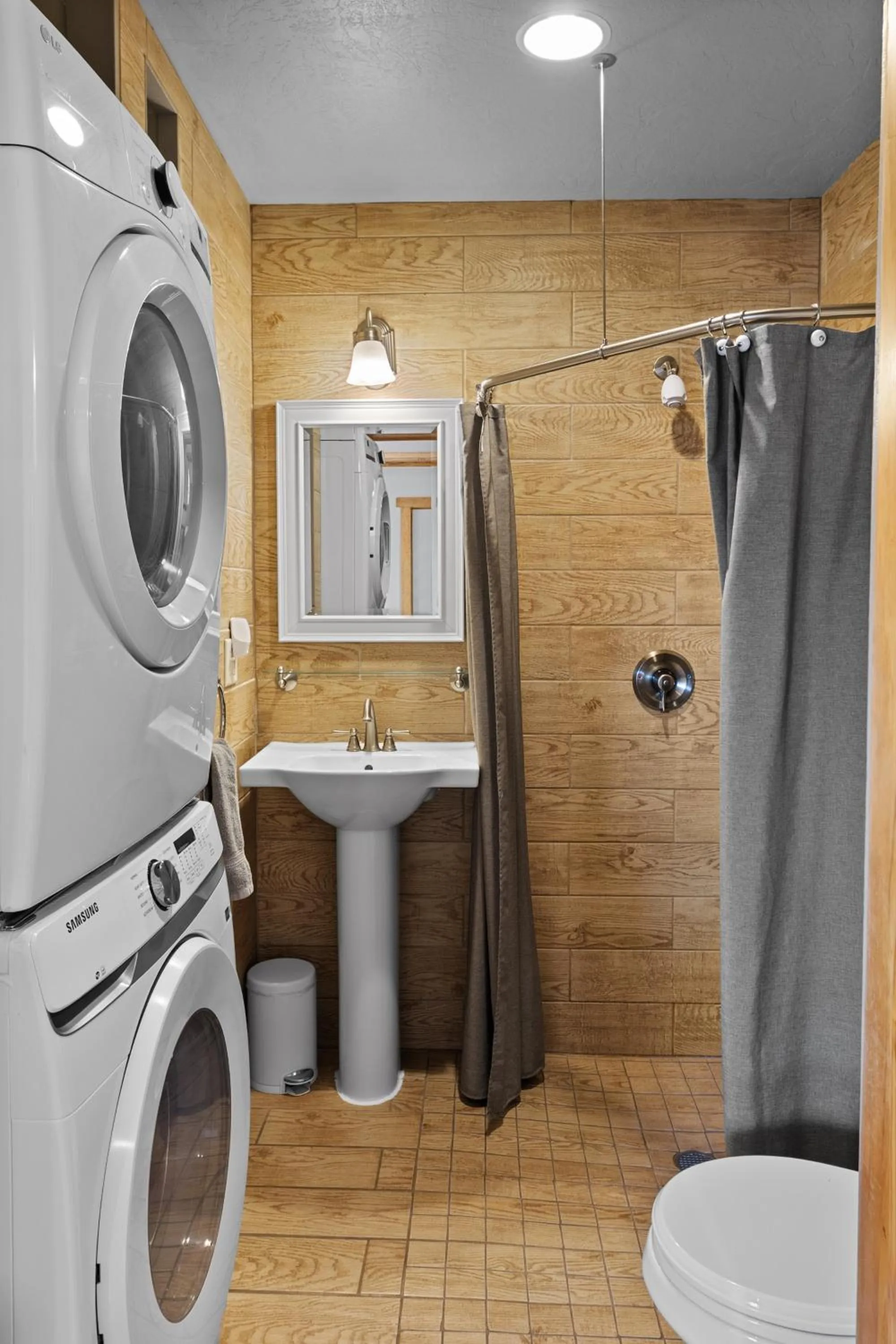 Bathroom in Willow Street Cottages
