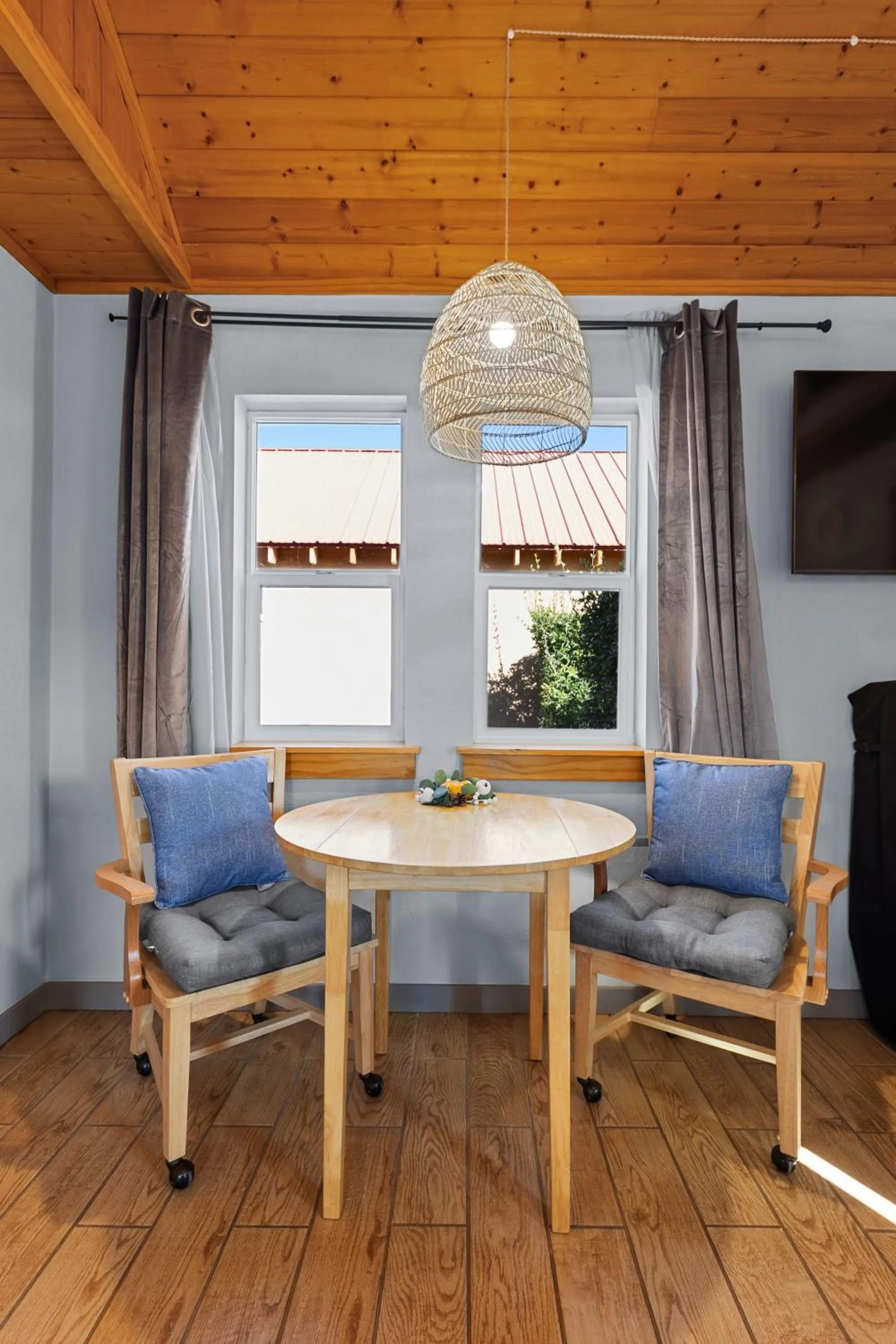 Seating area in Willow Street Cottages