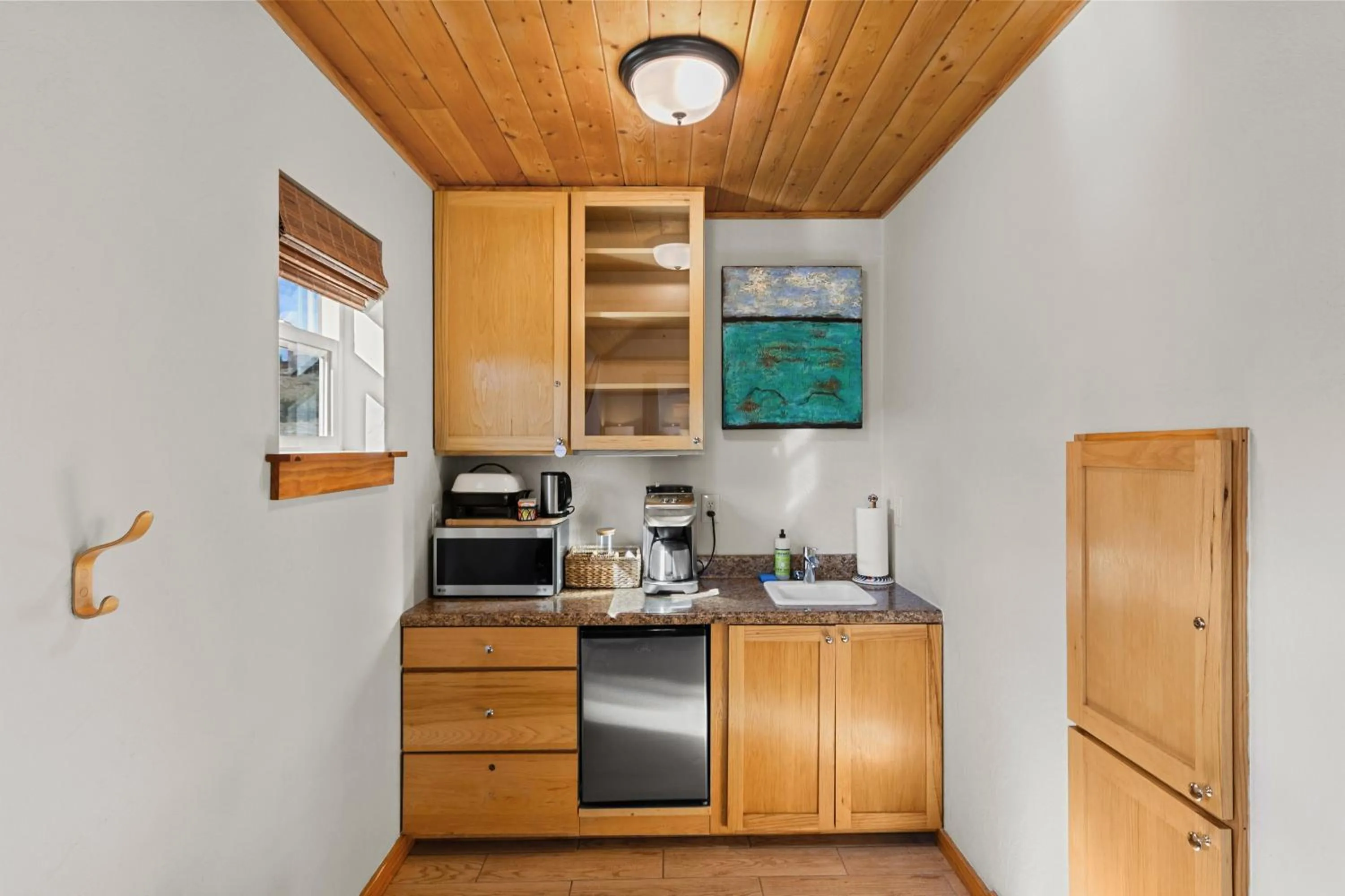 Kitchen or kitchenette in Willow Street Cottages