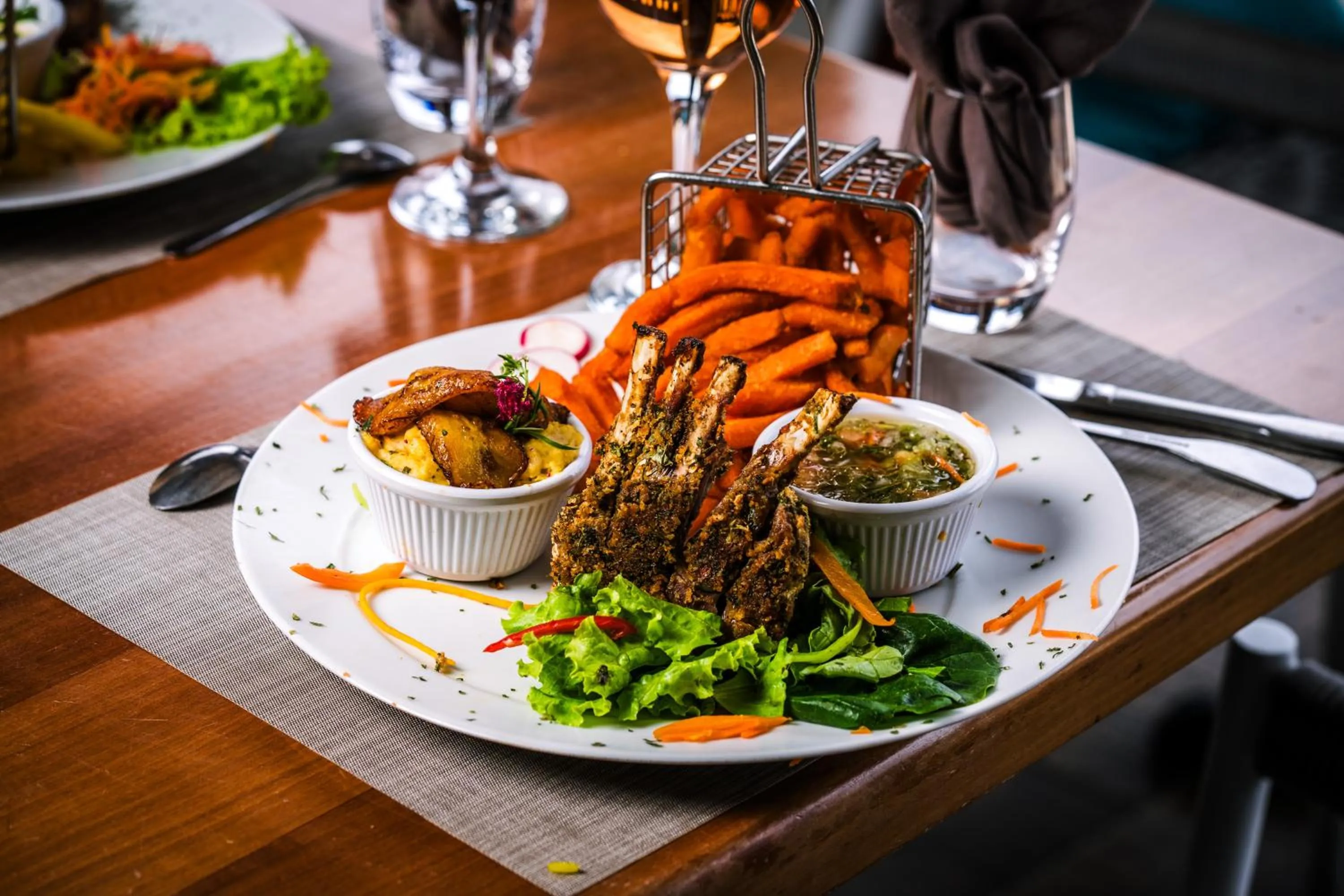 Restaurant/places to eat in Hotel Bambou