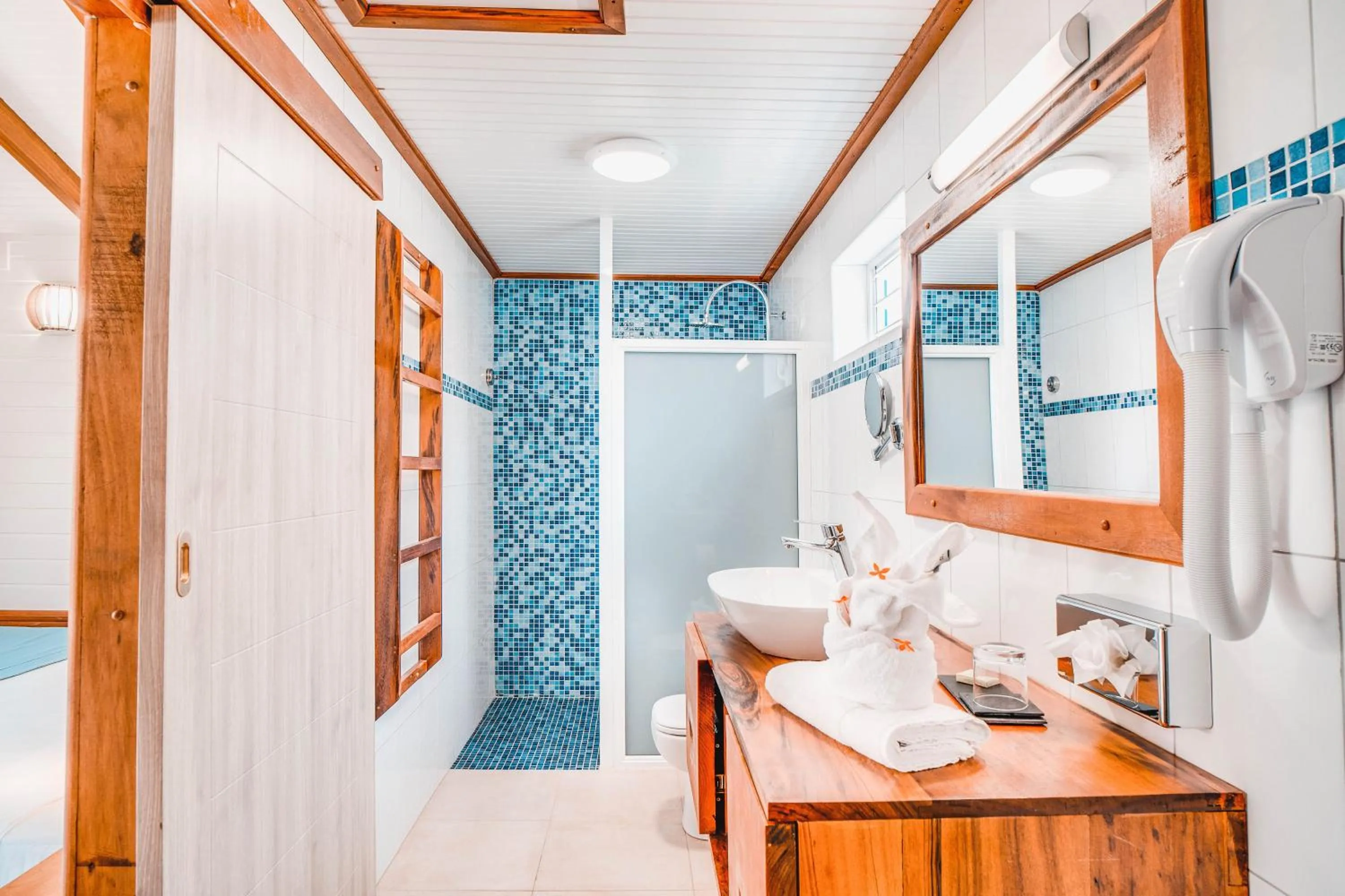 Shower in Hotel Bambou