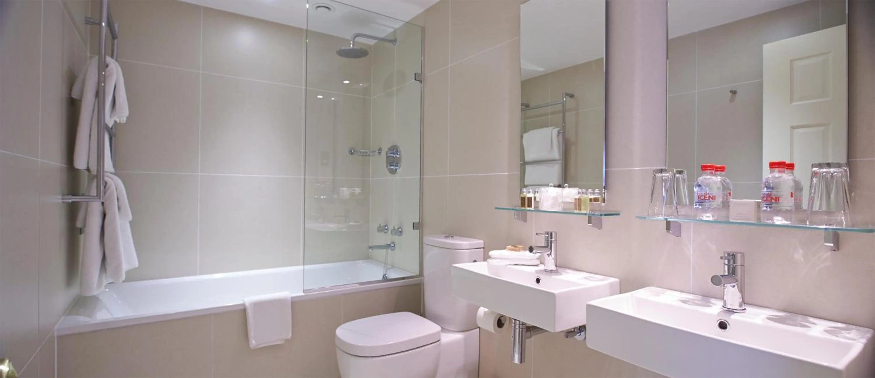 Bathroom in Durrants Hotel