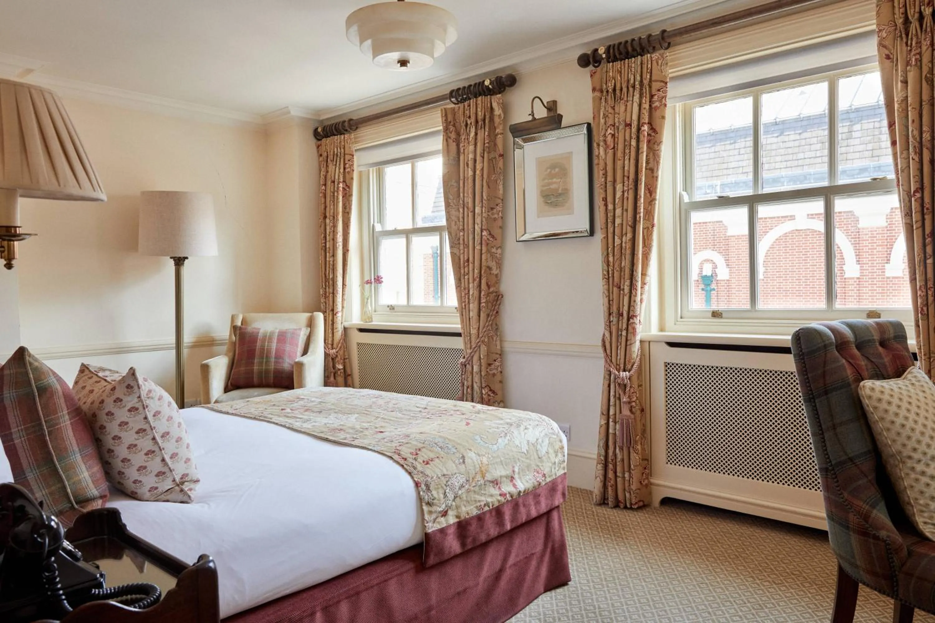 Bedroom, Bed in Durrants Hotel