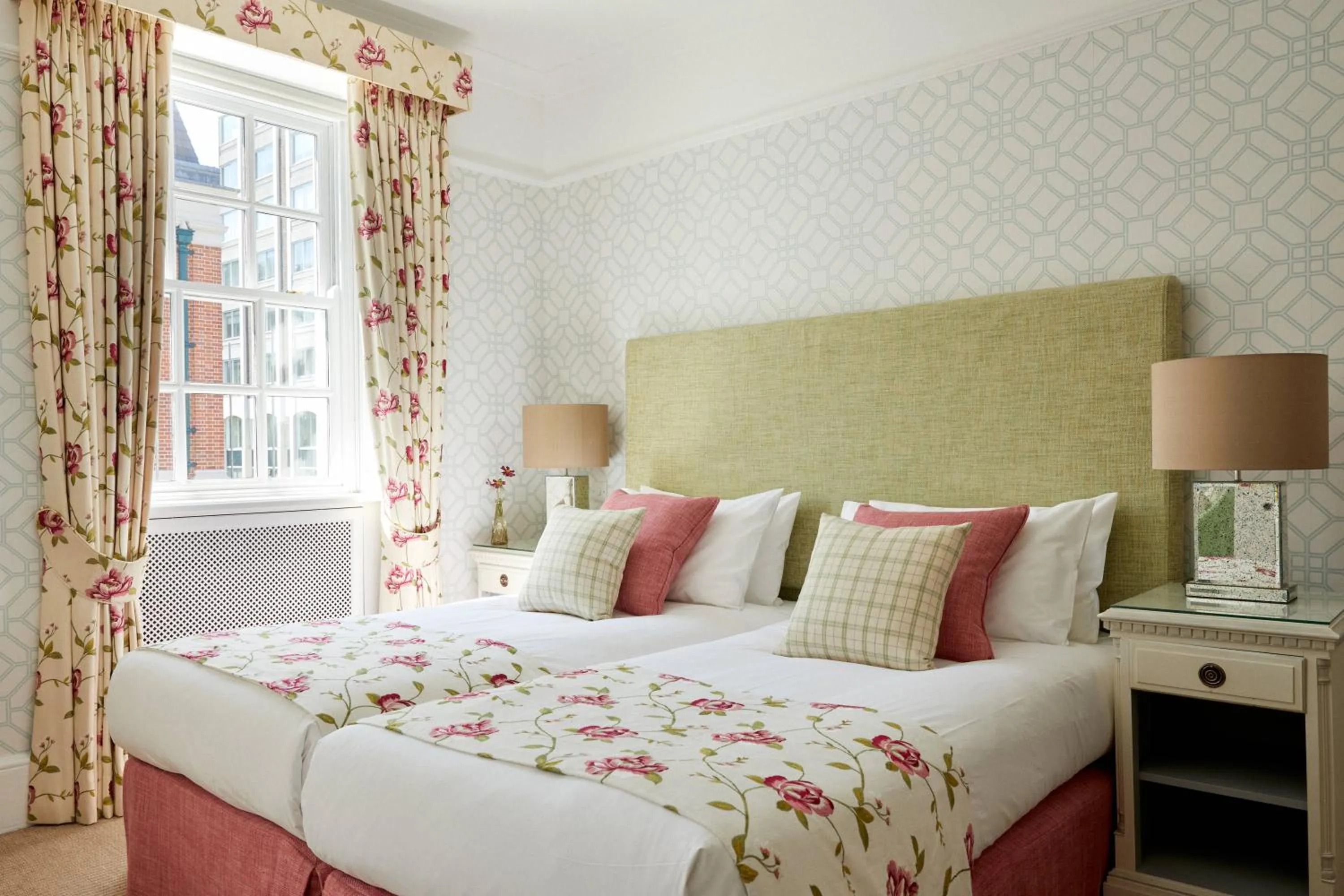 Bedroom, Bed in Durrants Hotel