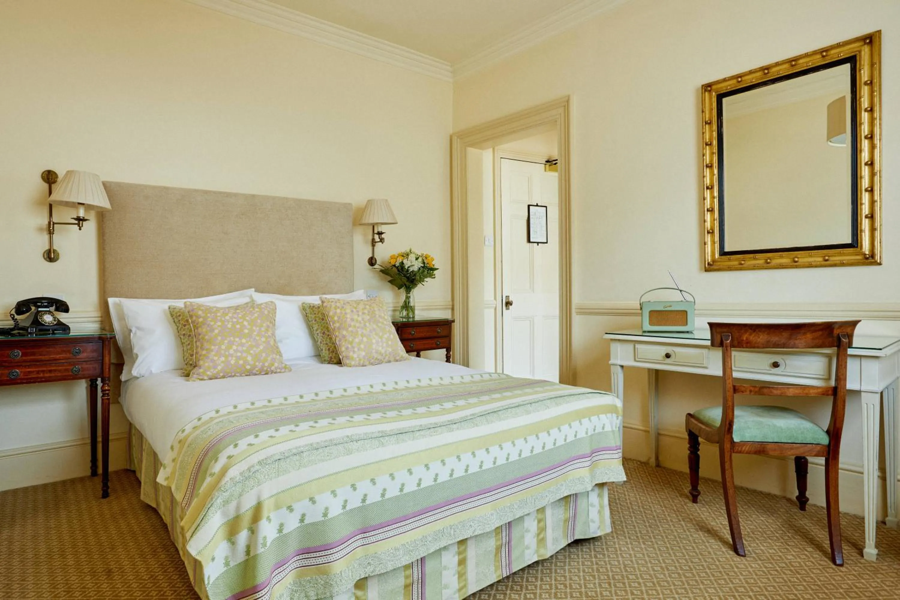 Bedroom, Bed in Durrants Hotel