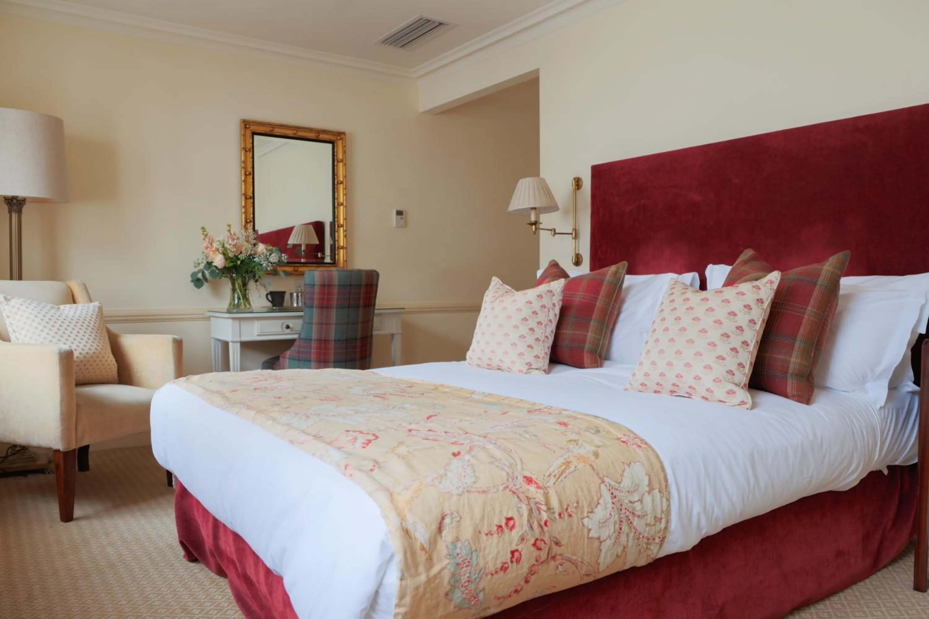 Bedroom, Bed in Durrants Hotel