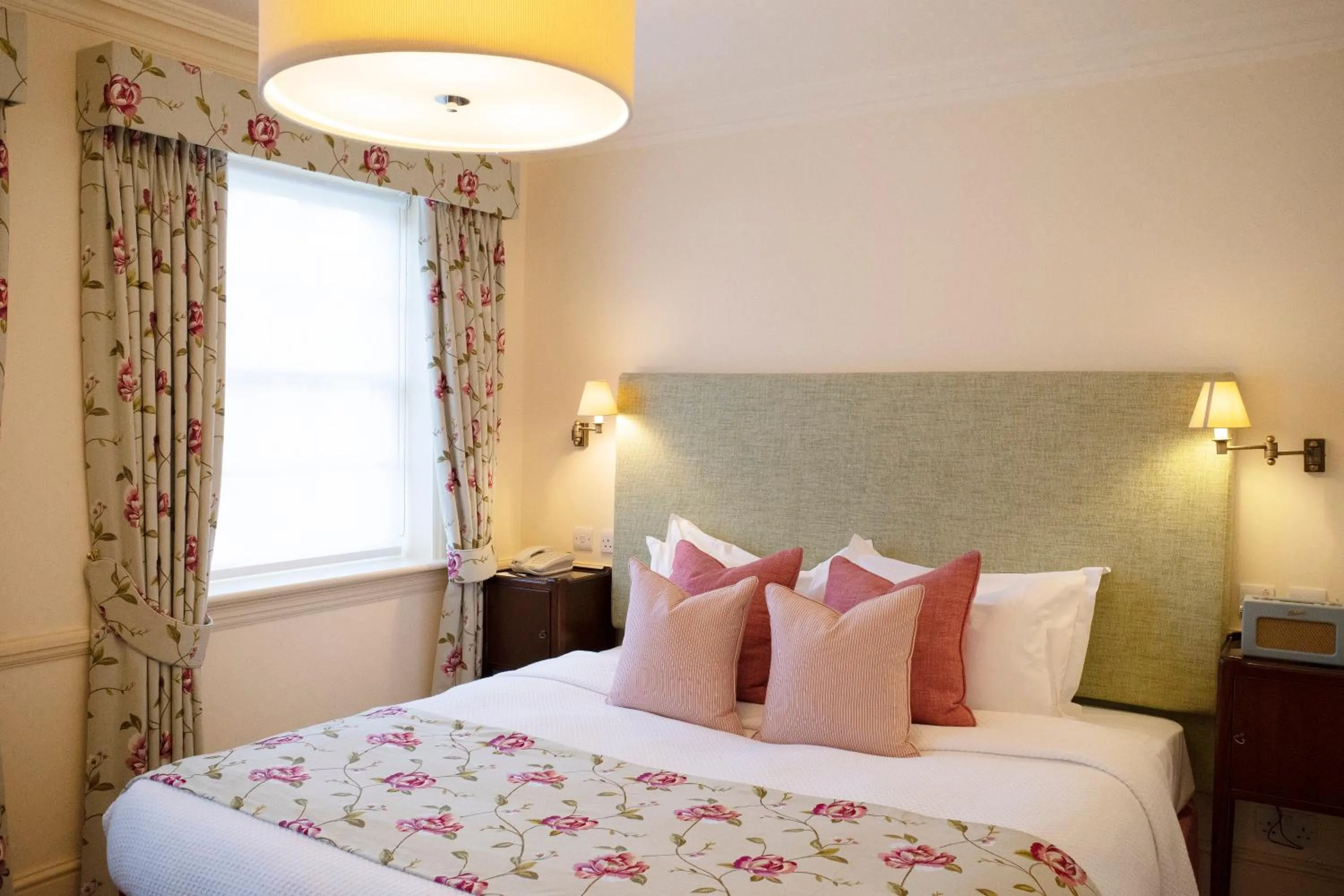 Bedroom, Bed in Durrants Hotel