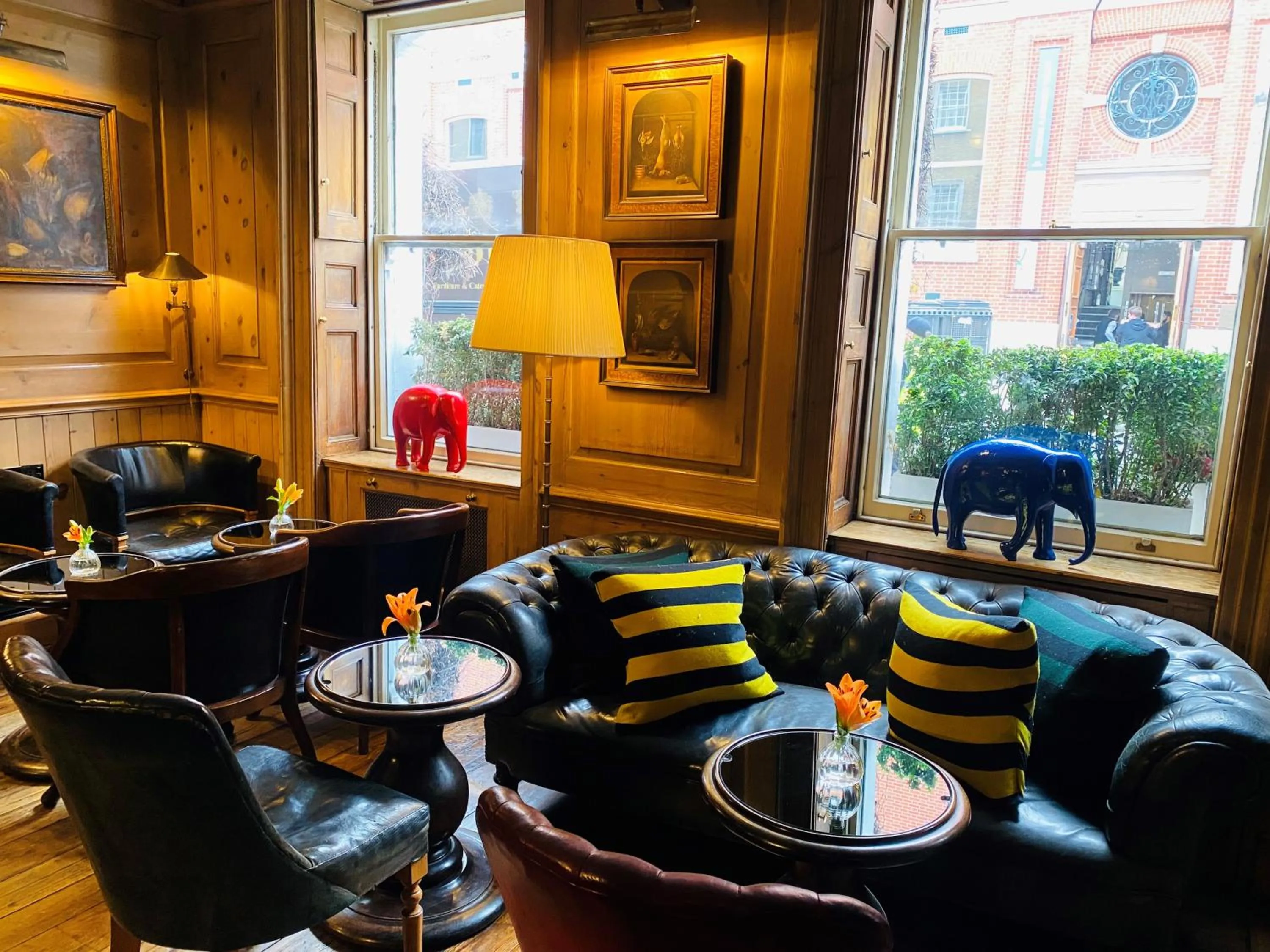 Lounge or bar in Durrants Hotel