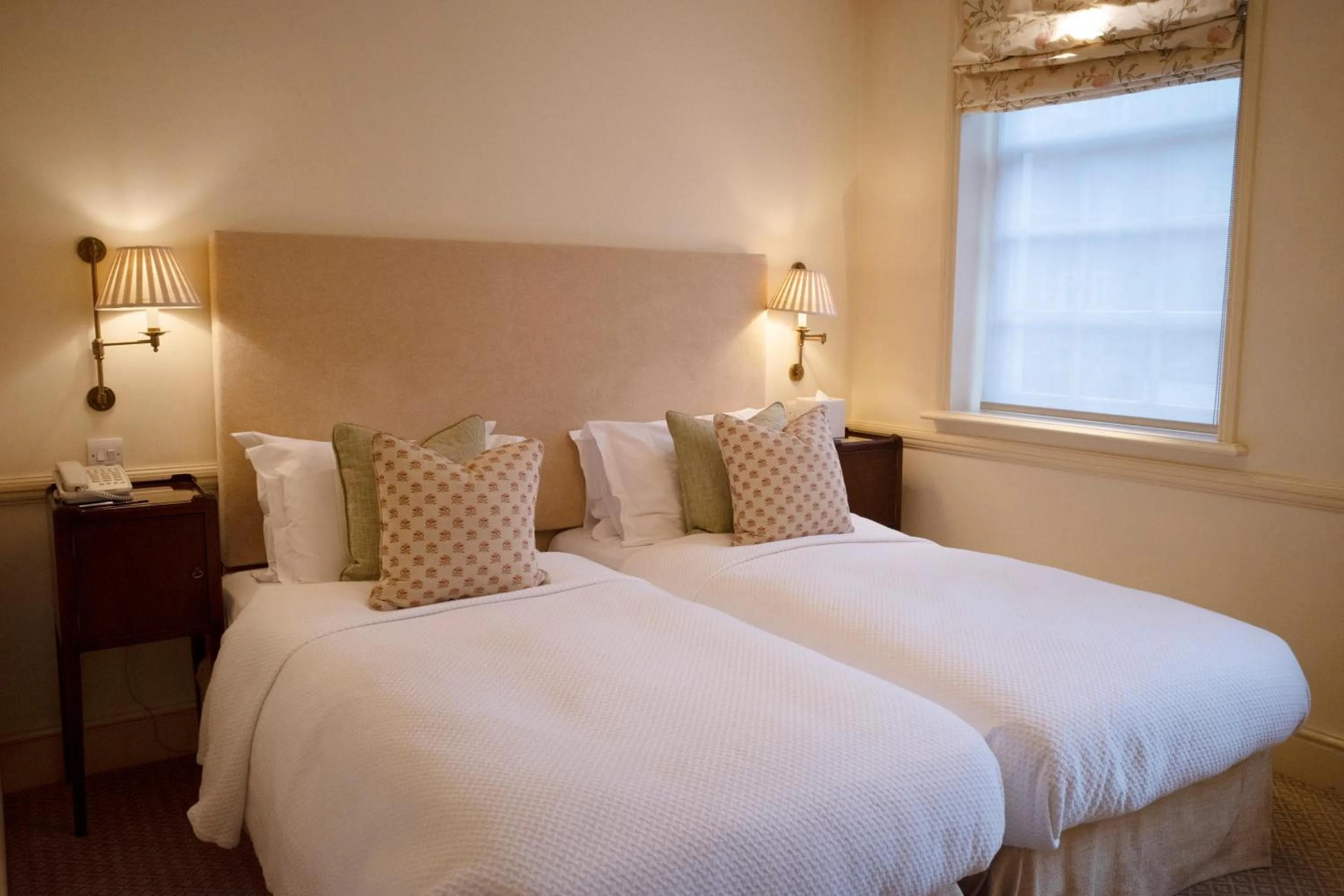 Bedroom, Bed in Durrants Hotel