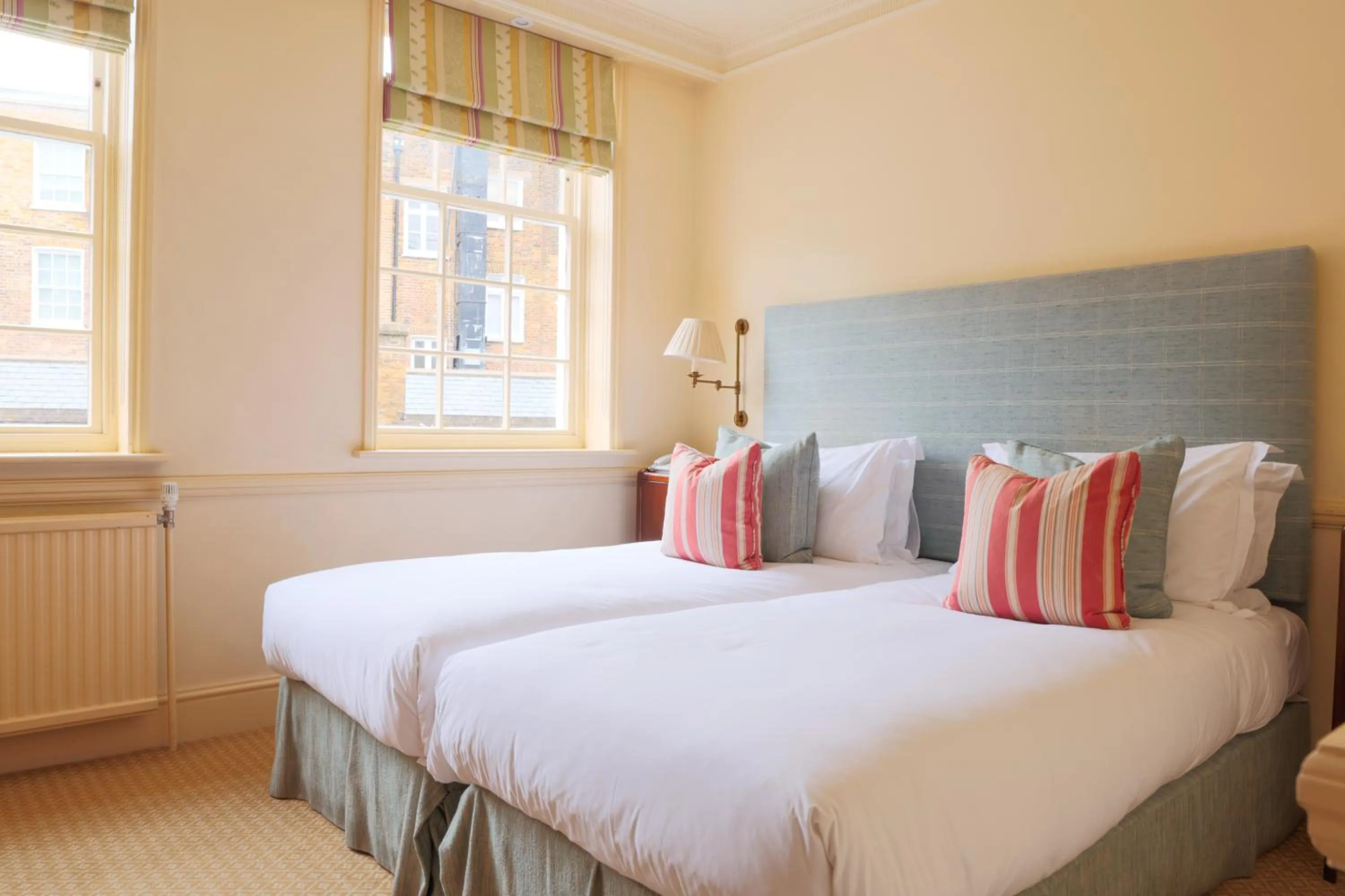 Bedroom, Bed in Durrants Hotel