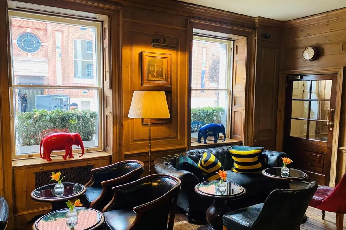 Lounge or bar in Durrants Hotel