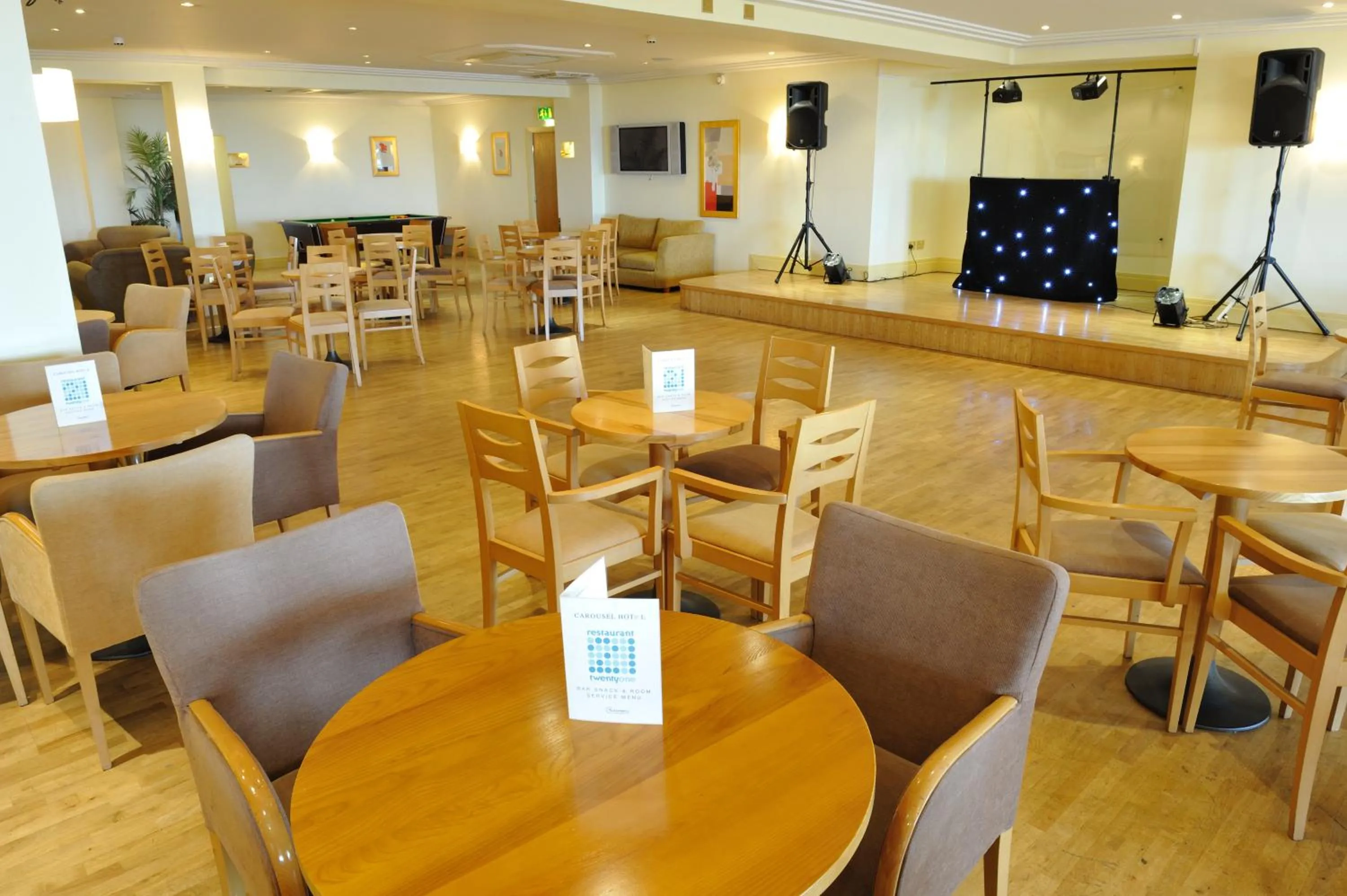 Restaurant/places to eat in Carousel Hotel