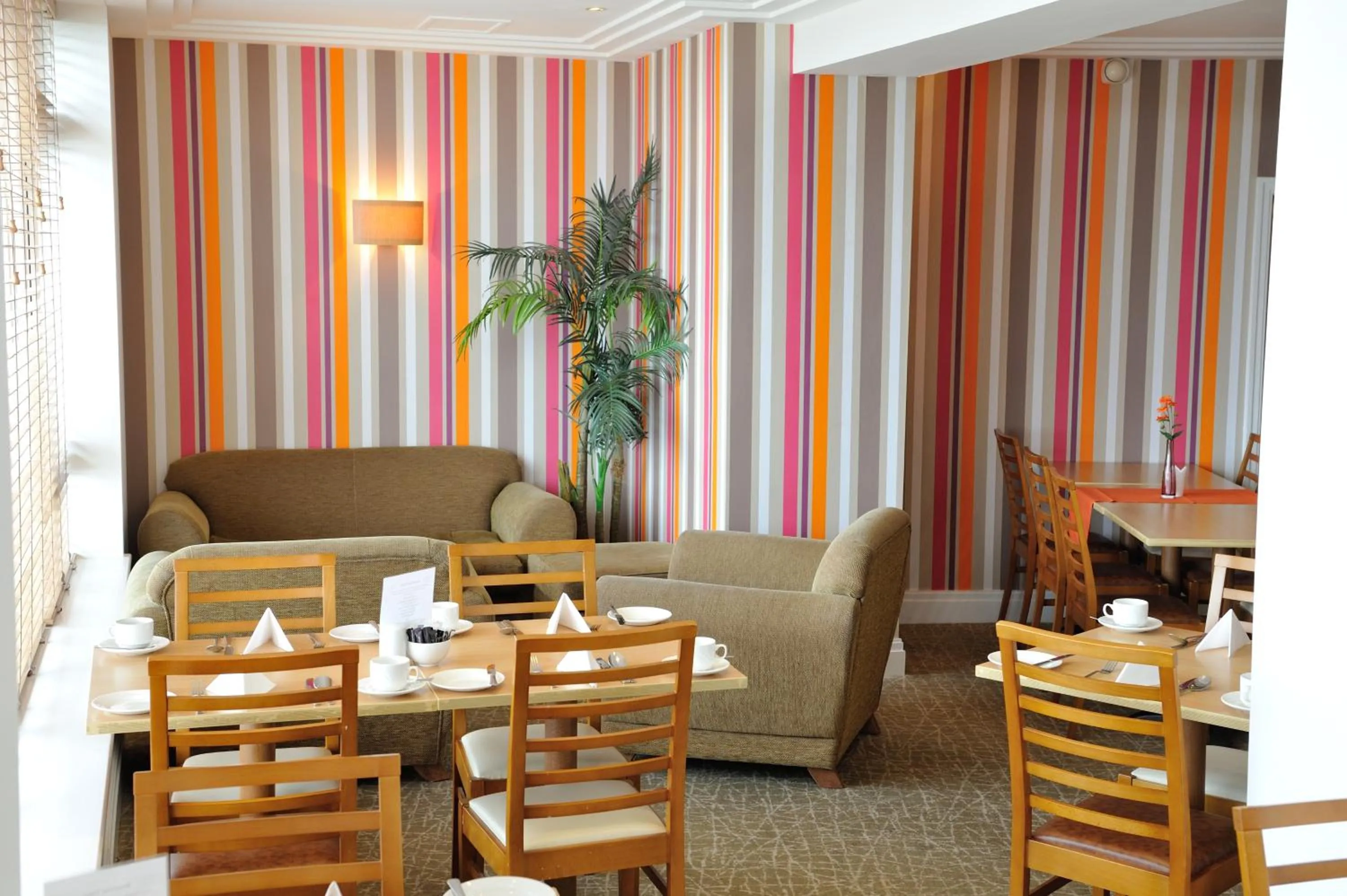 Restaurant/places to eat in Carousel Hotel