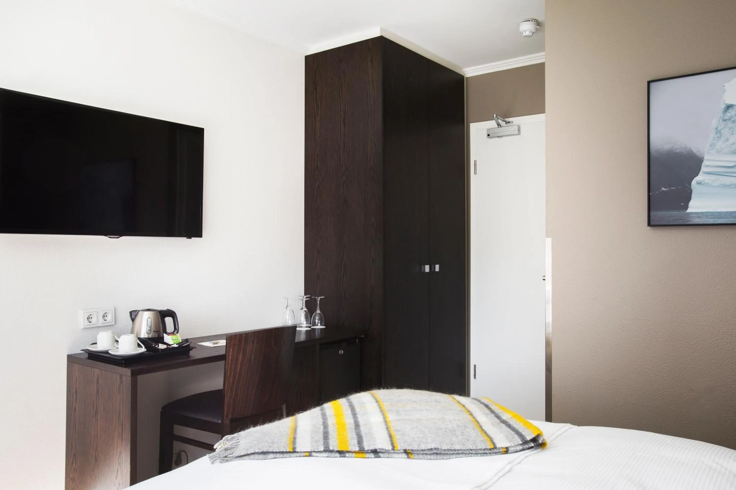 Photo of the whole room, Bed in Hotel Ódinsvé