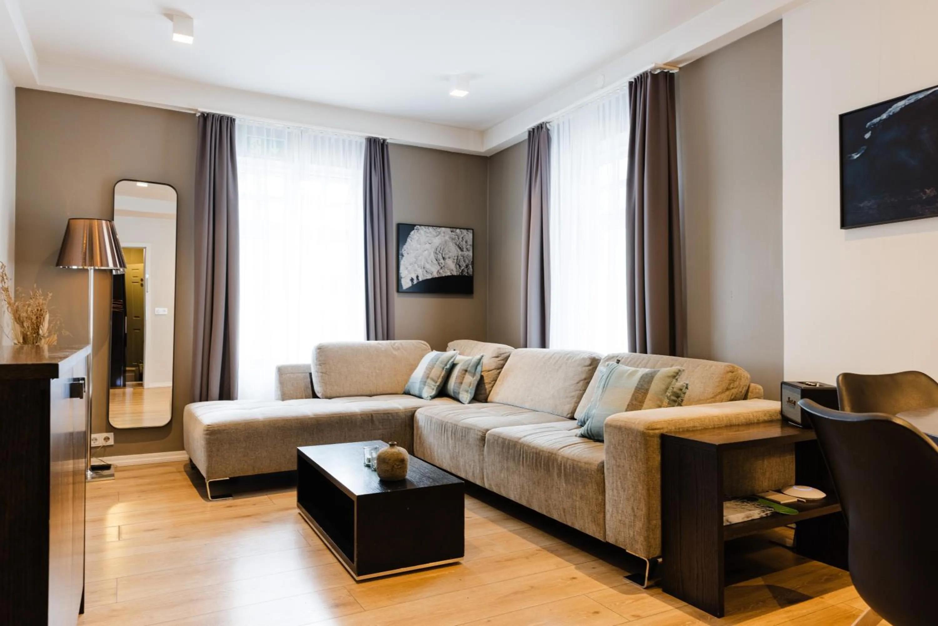 Communal lounge/ TV room in Hotel Ódinsvé