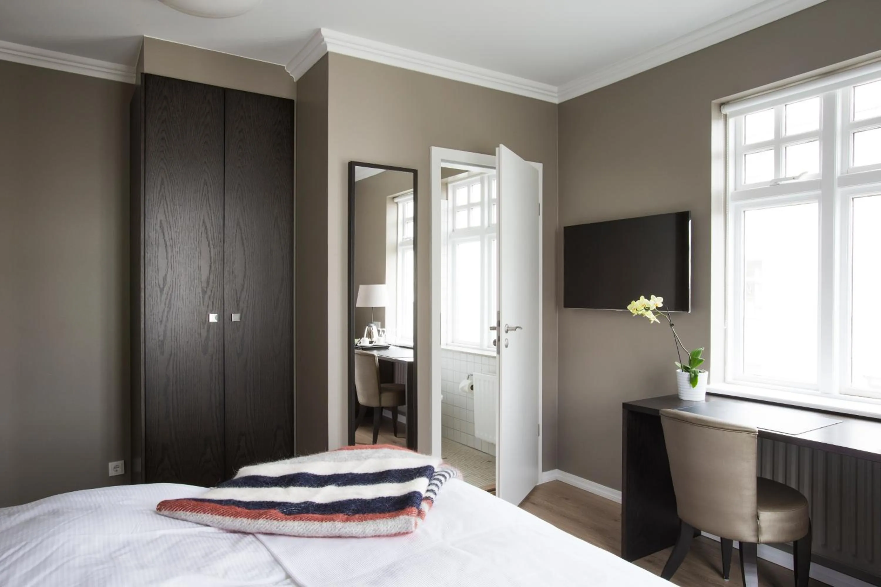 Photo of the whole room, Bed in Hotel Ódinsvé