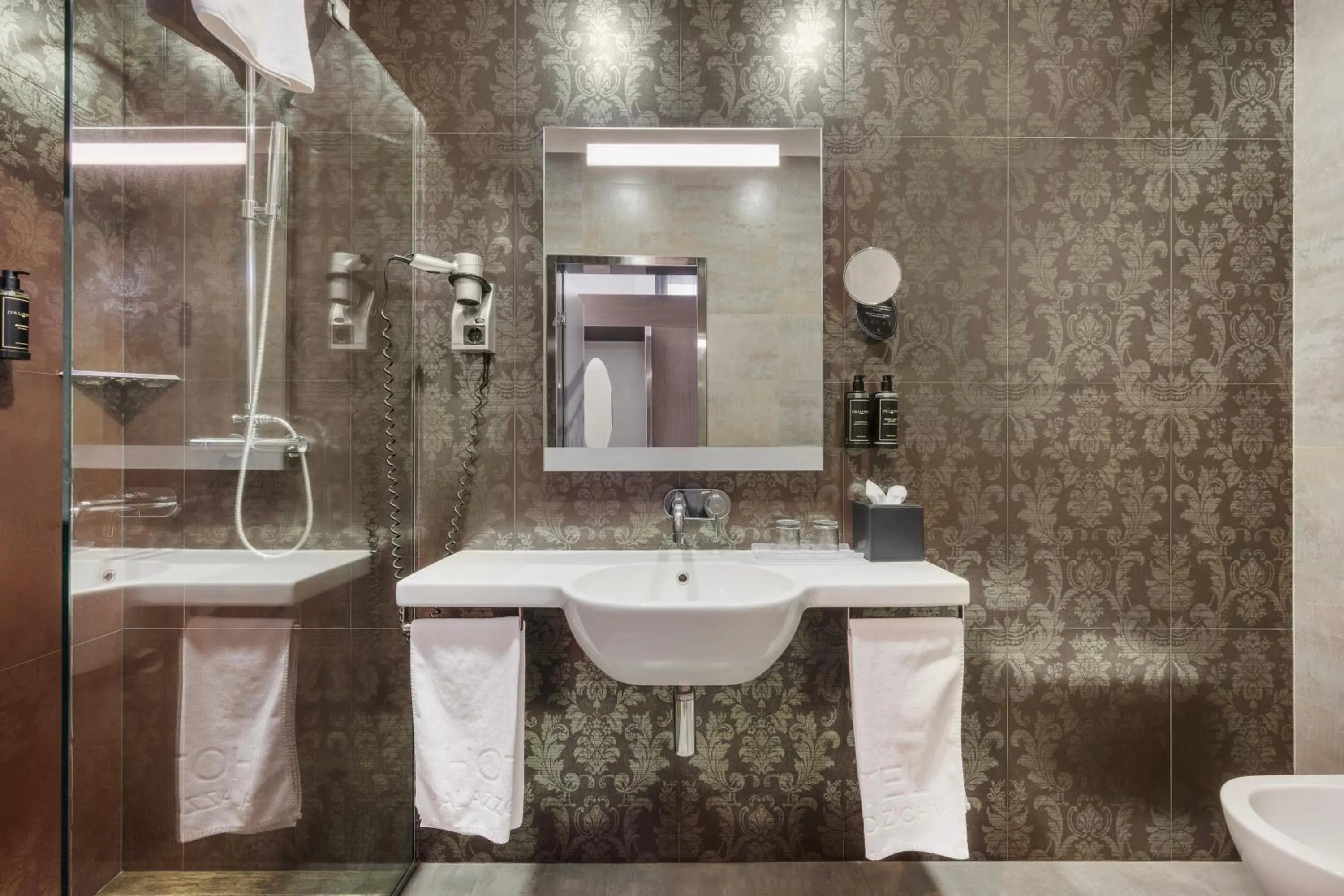 Shower in Eurostars Palazzo Zichy