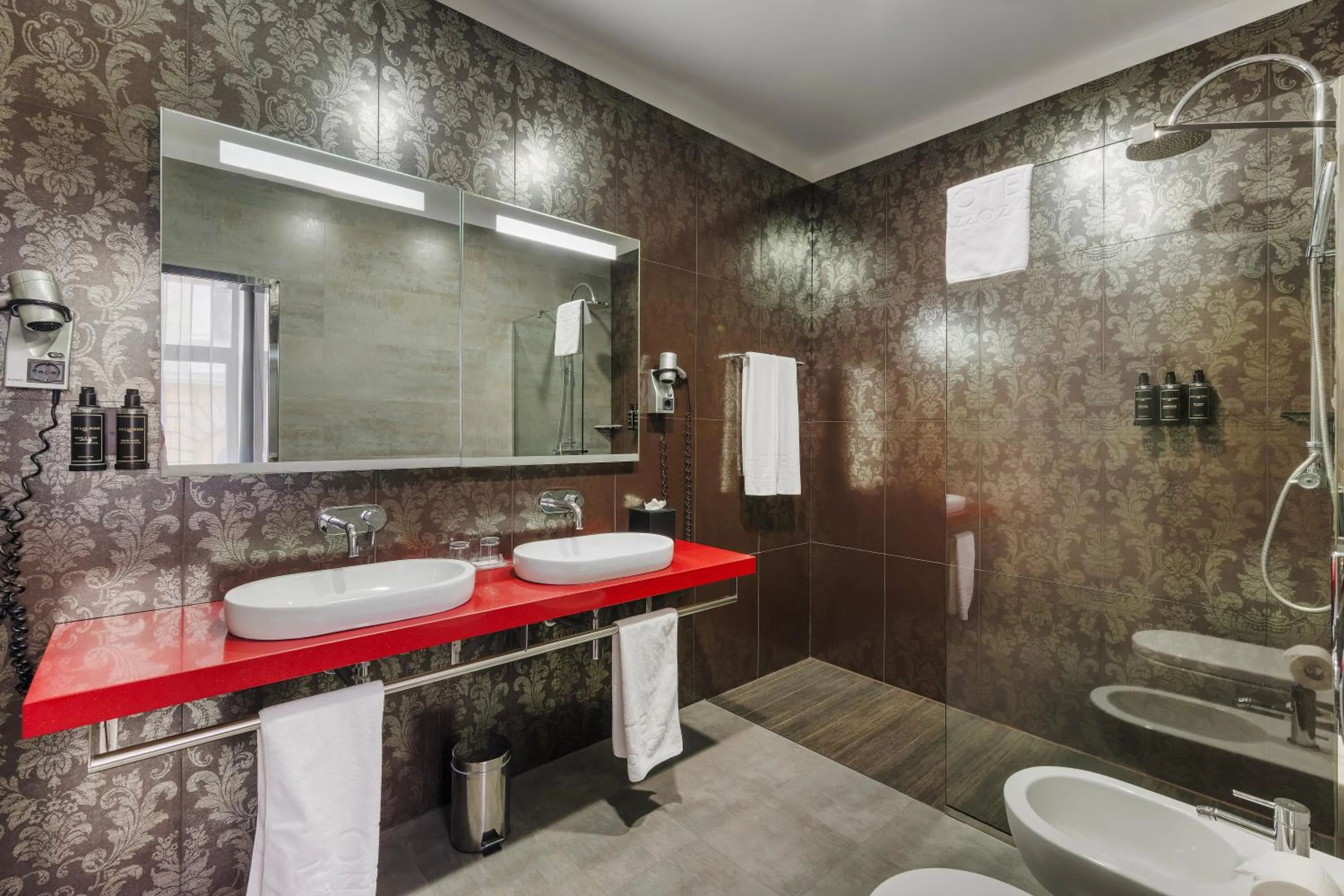 Shower in Eurostars Palazzo Zichy