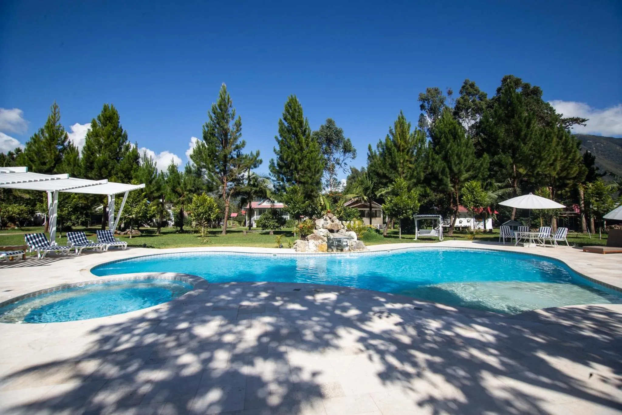 Swimming pool in Cemayu Lodge