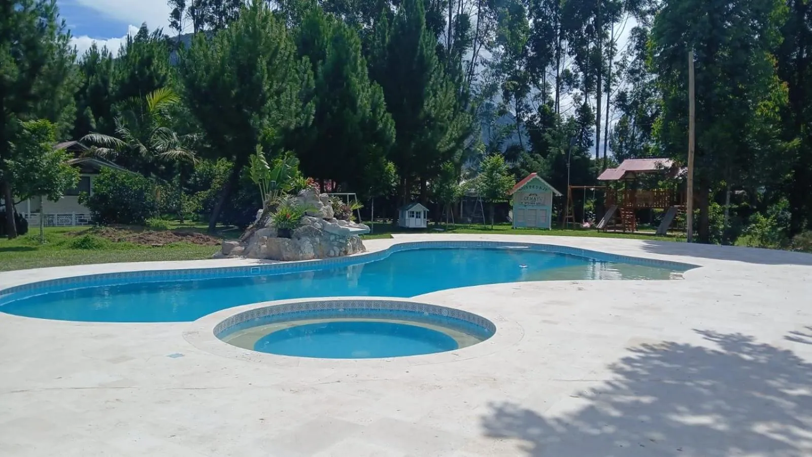 Swimming pool in Cemayu Lodge