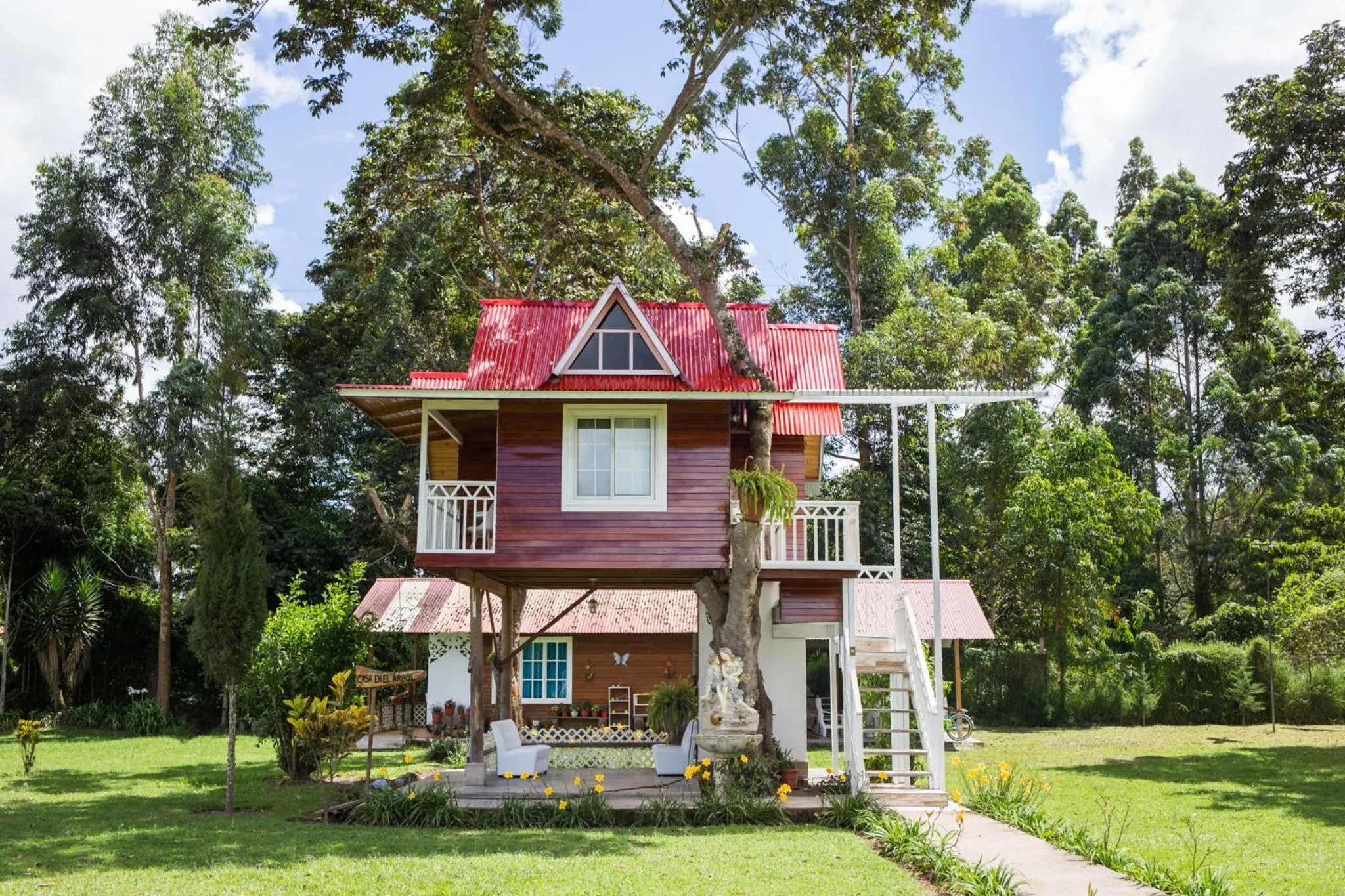 Property building in Cemayu Lodge