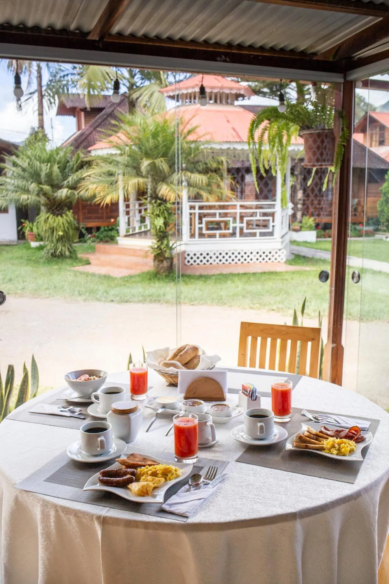 Breakfast in Cemayu Lodge