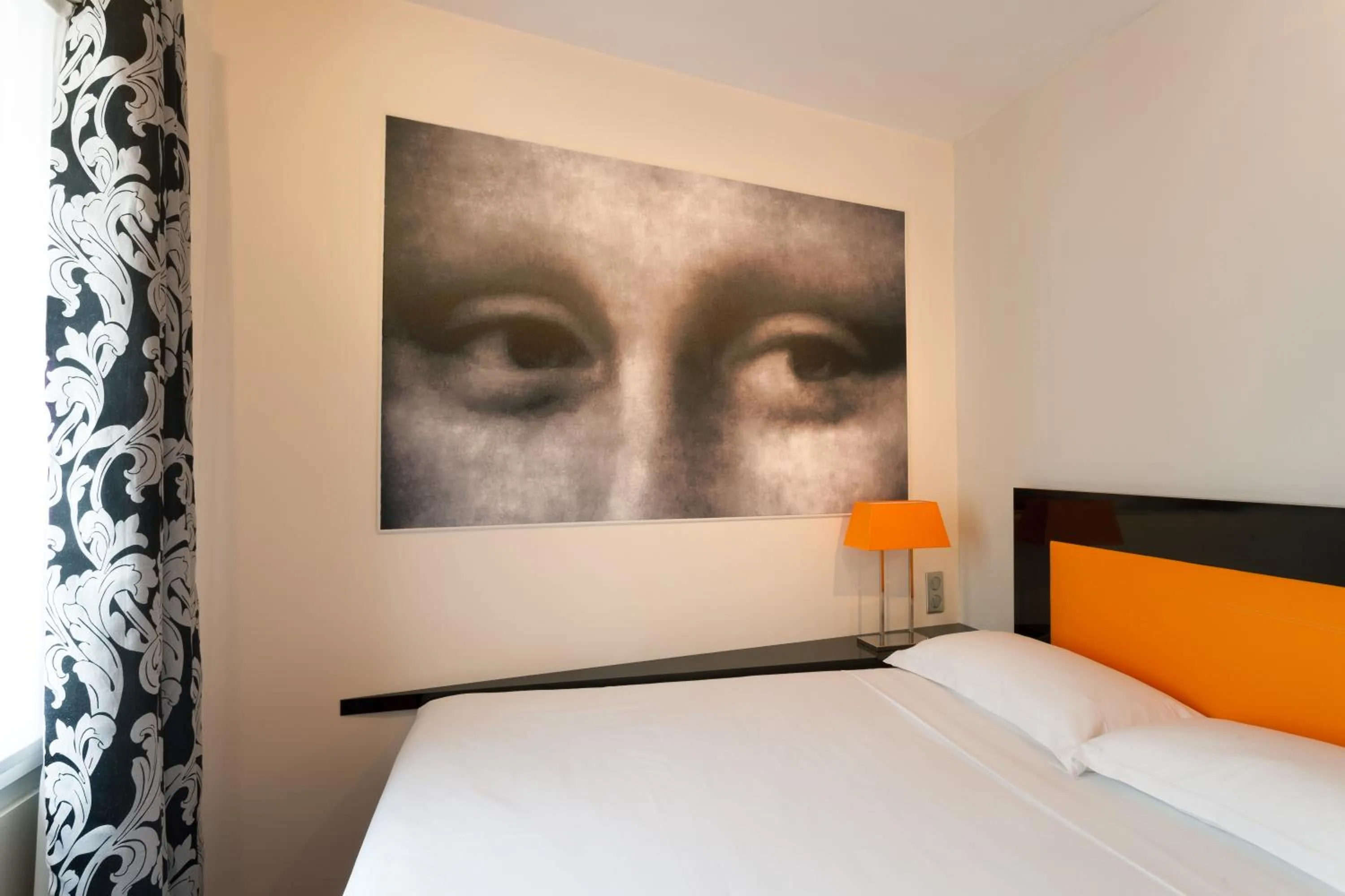 Bedroom, Bed in Petit Madeleine Hôtel