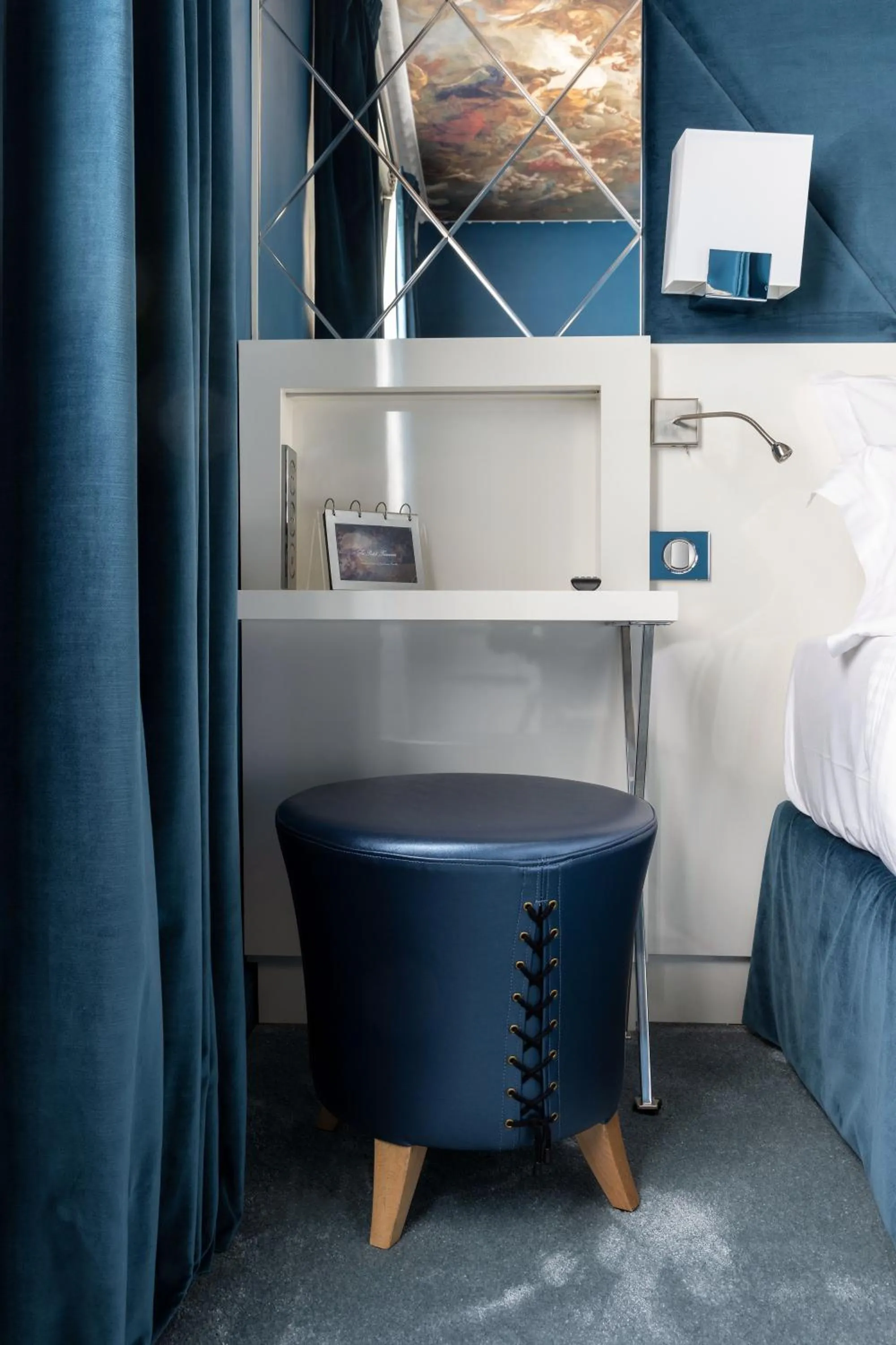 Photo of the whole room in Petit Madeleine Hôtel